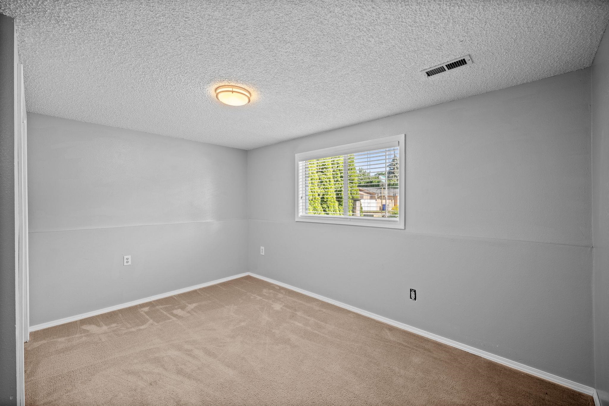 15313 E 14TH Ave - Photo 18