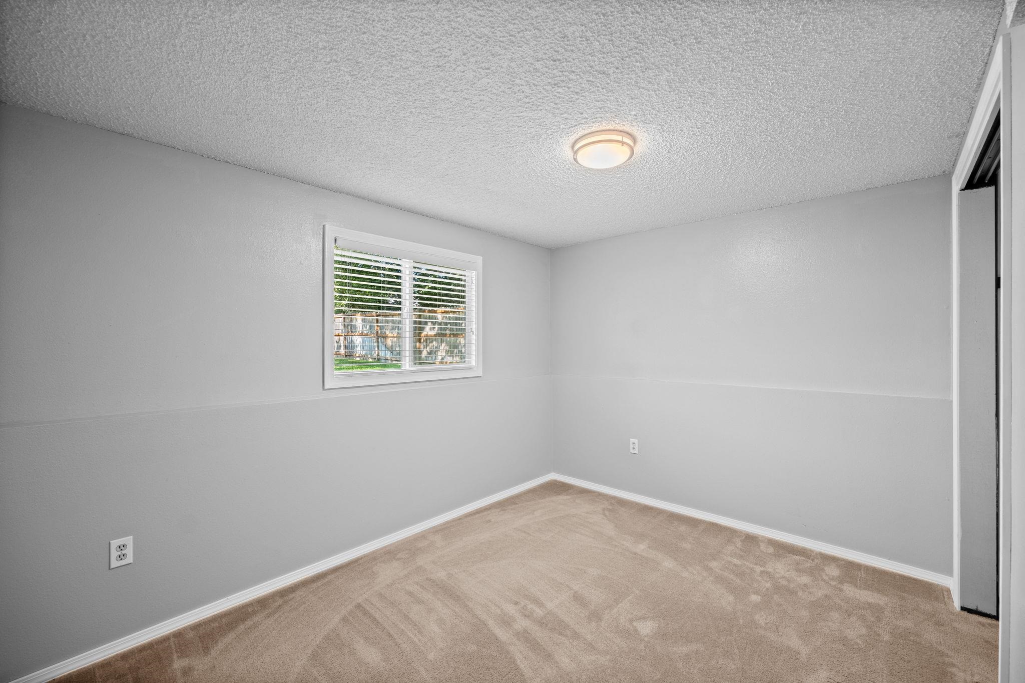 15313 E 14TH Ave - Photo 20