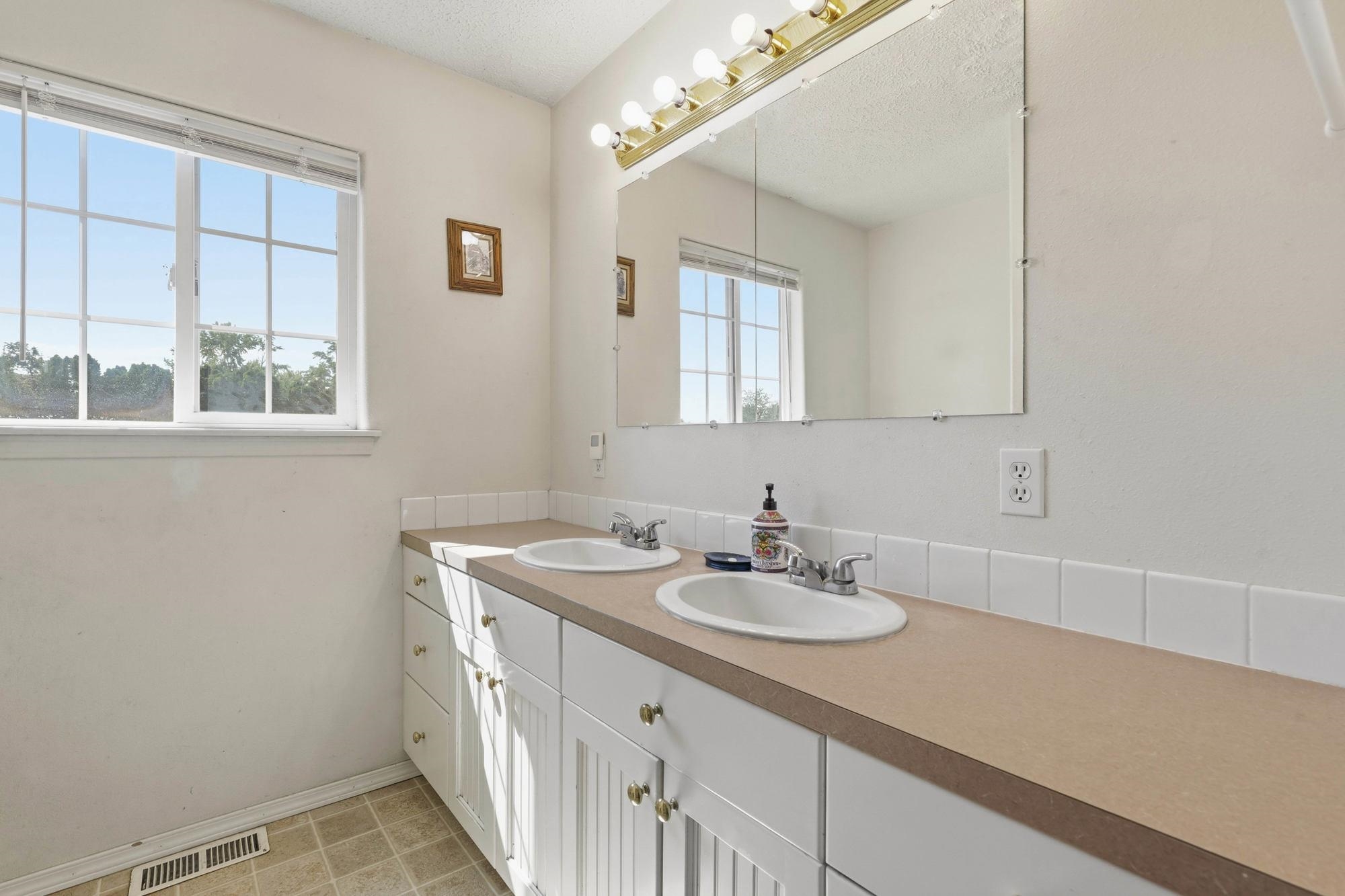 2809 N JOHNSON Ct - Photo 18