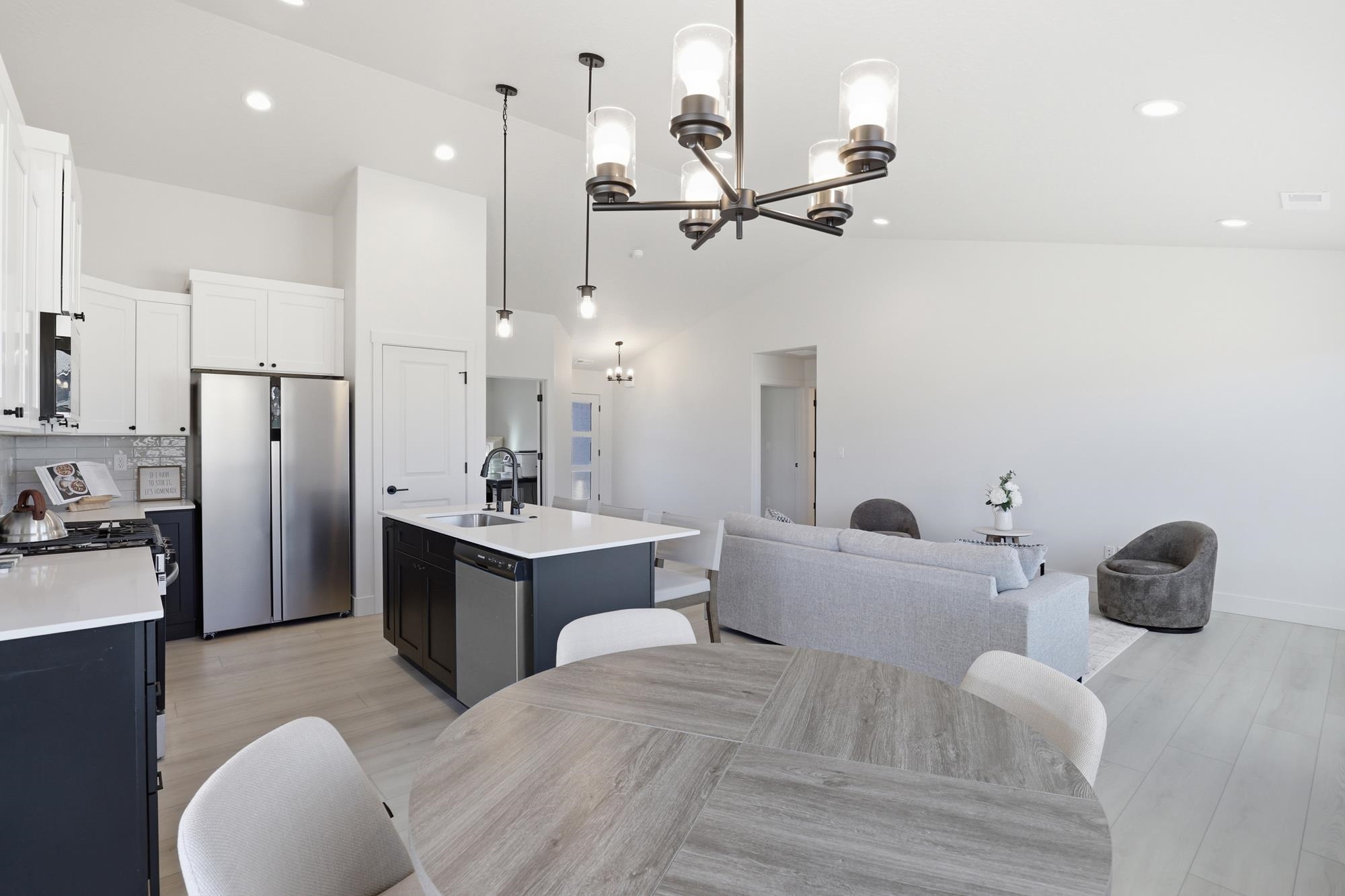 28 W 12th St - Photo 11