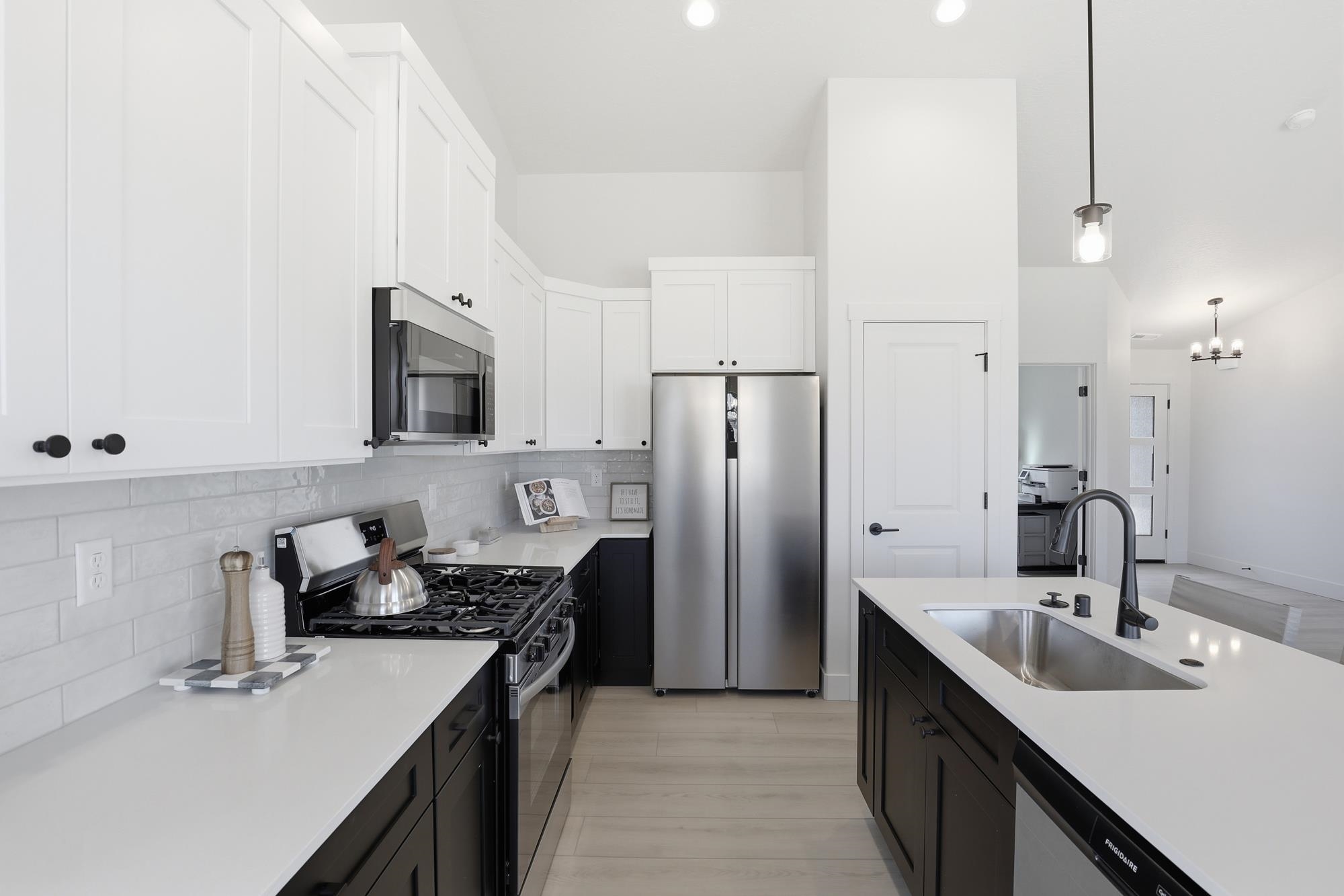 28 W 12th St - Photo 12