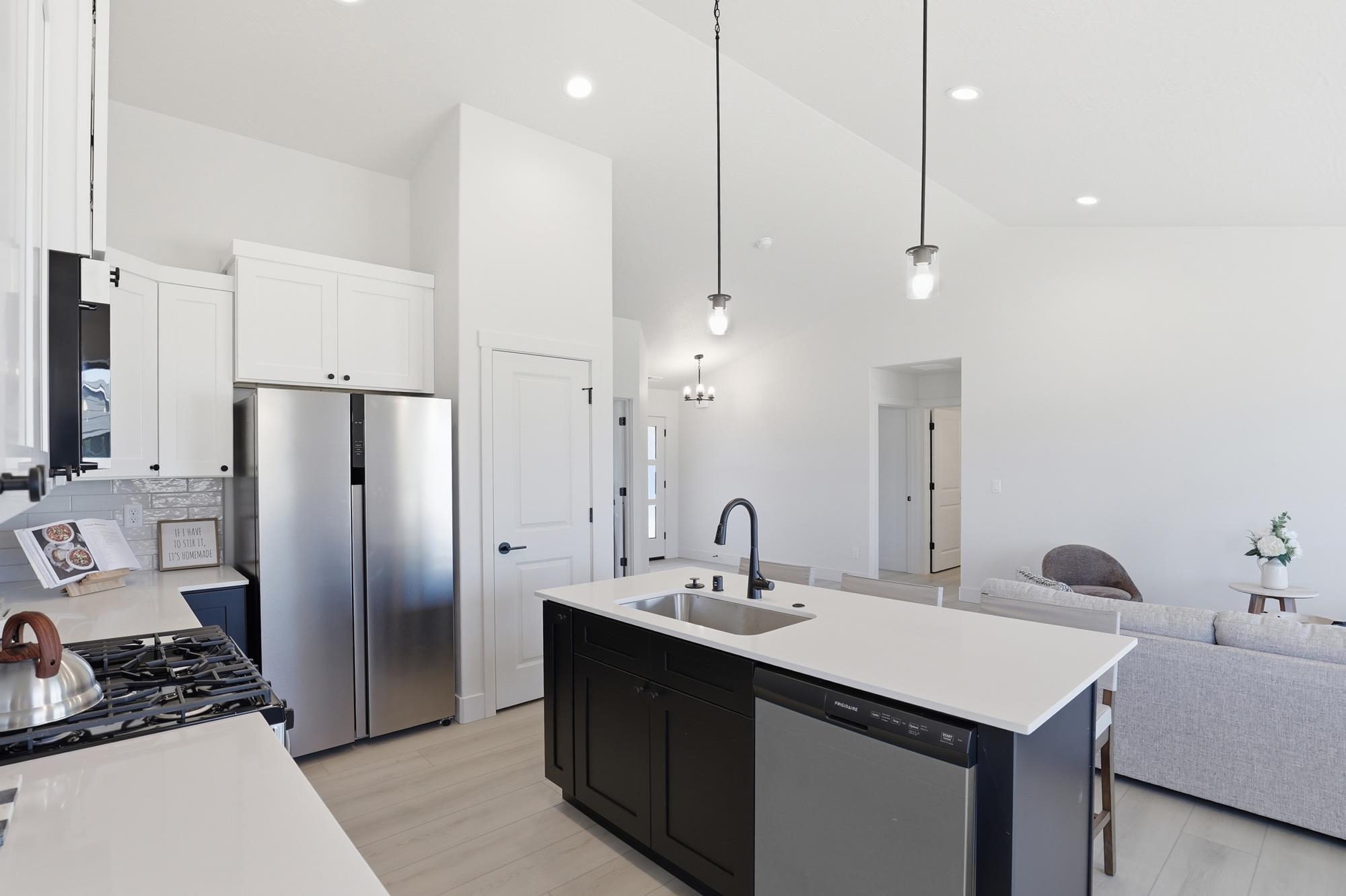 28 W 12th St - Photo 13