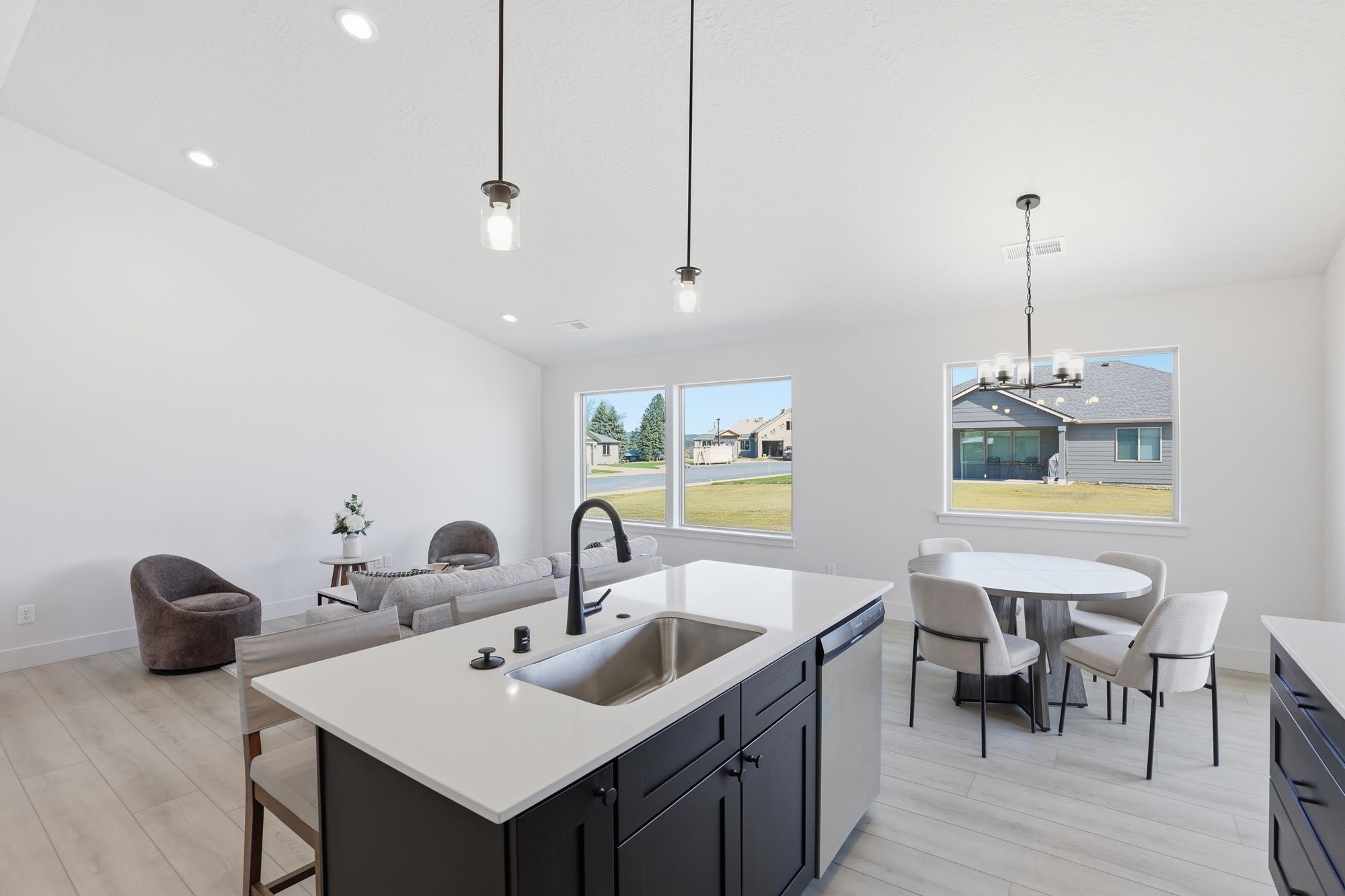 28 W 12th St - Photo 16