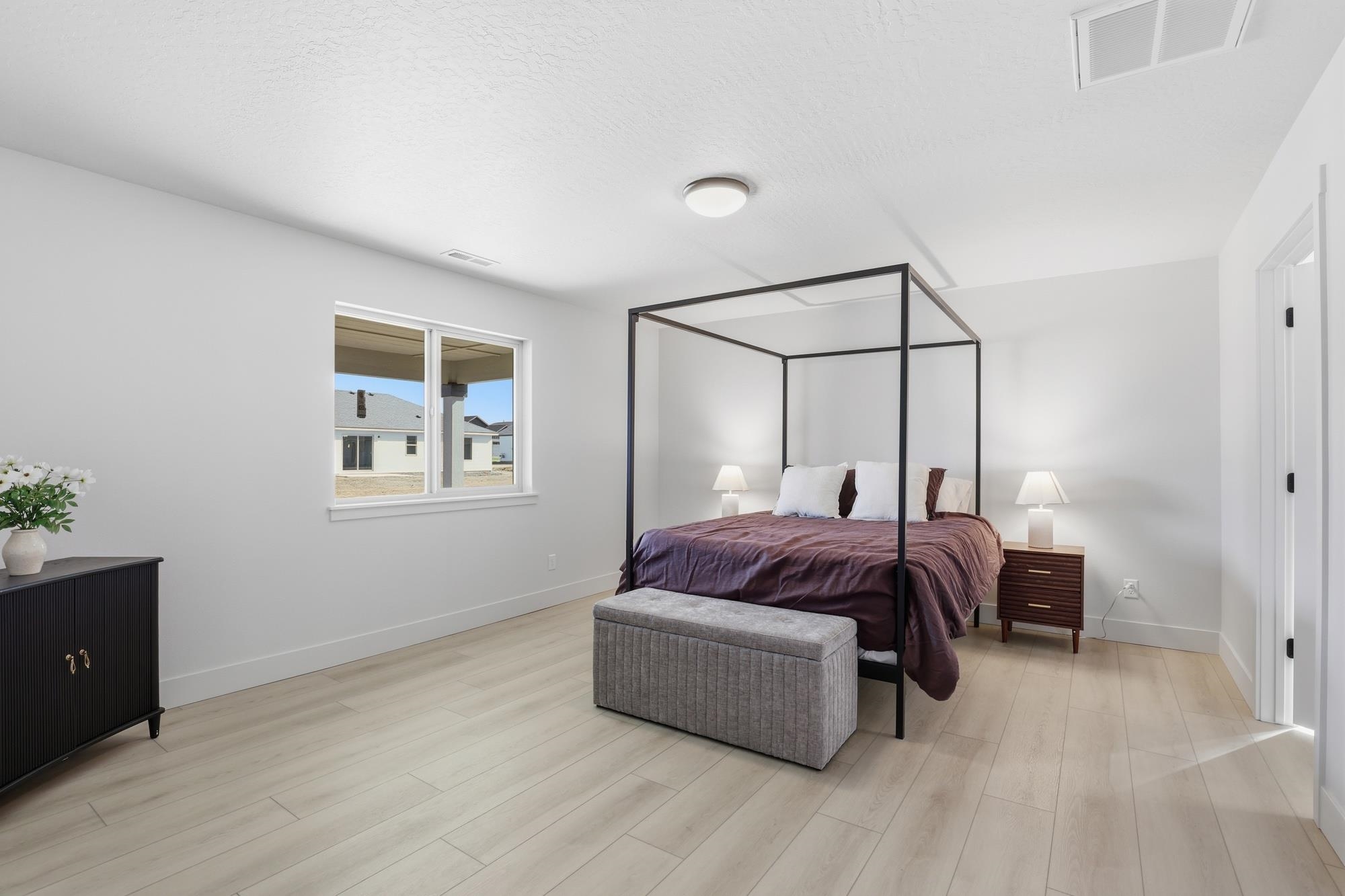 28 W 12th St - Photo 17