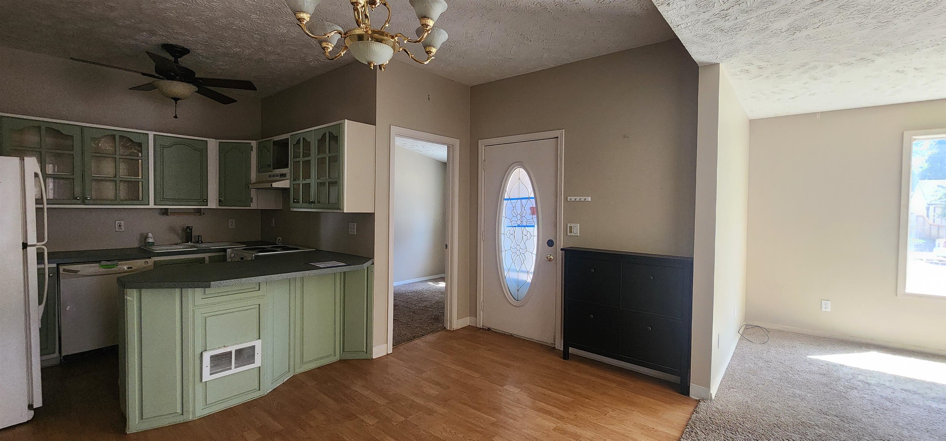 806 S Greene St - Photo 3