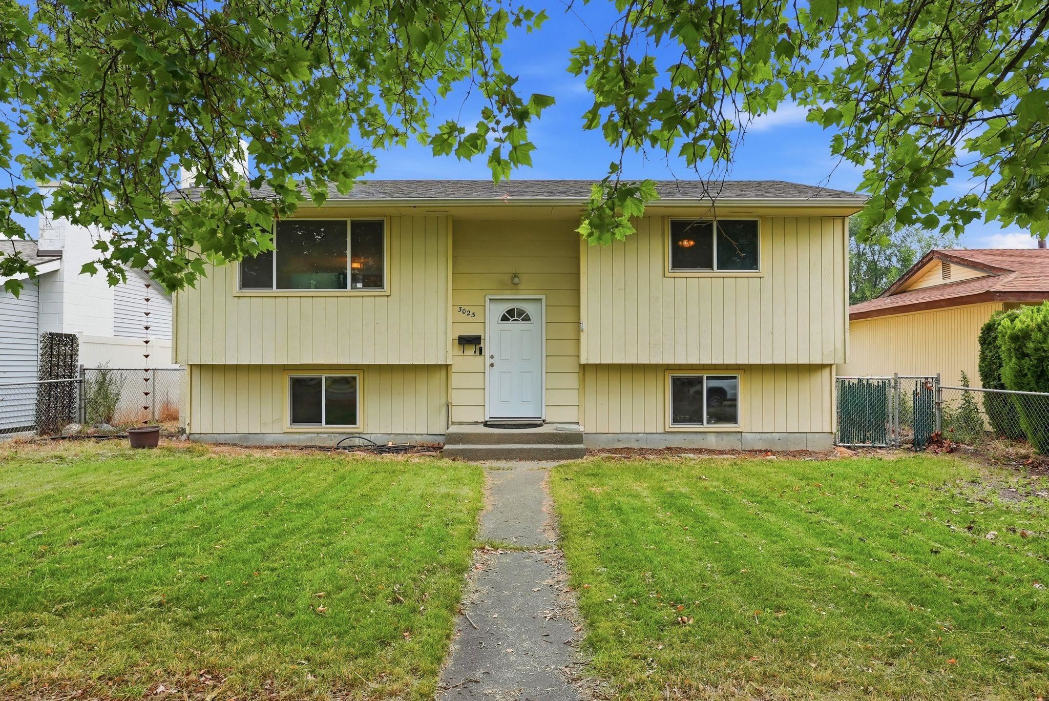 3023 E Ermina Ave - Photo 2