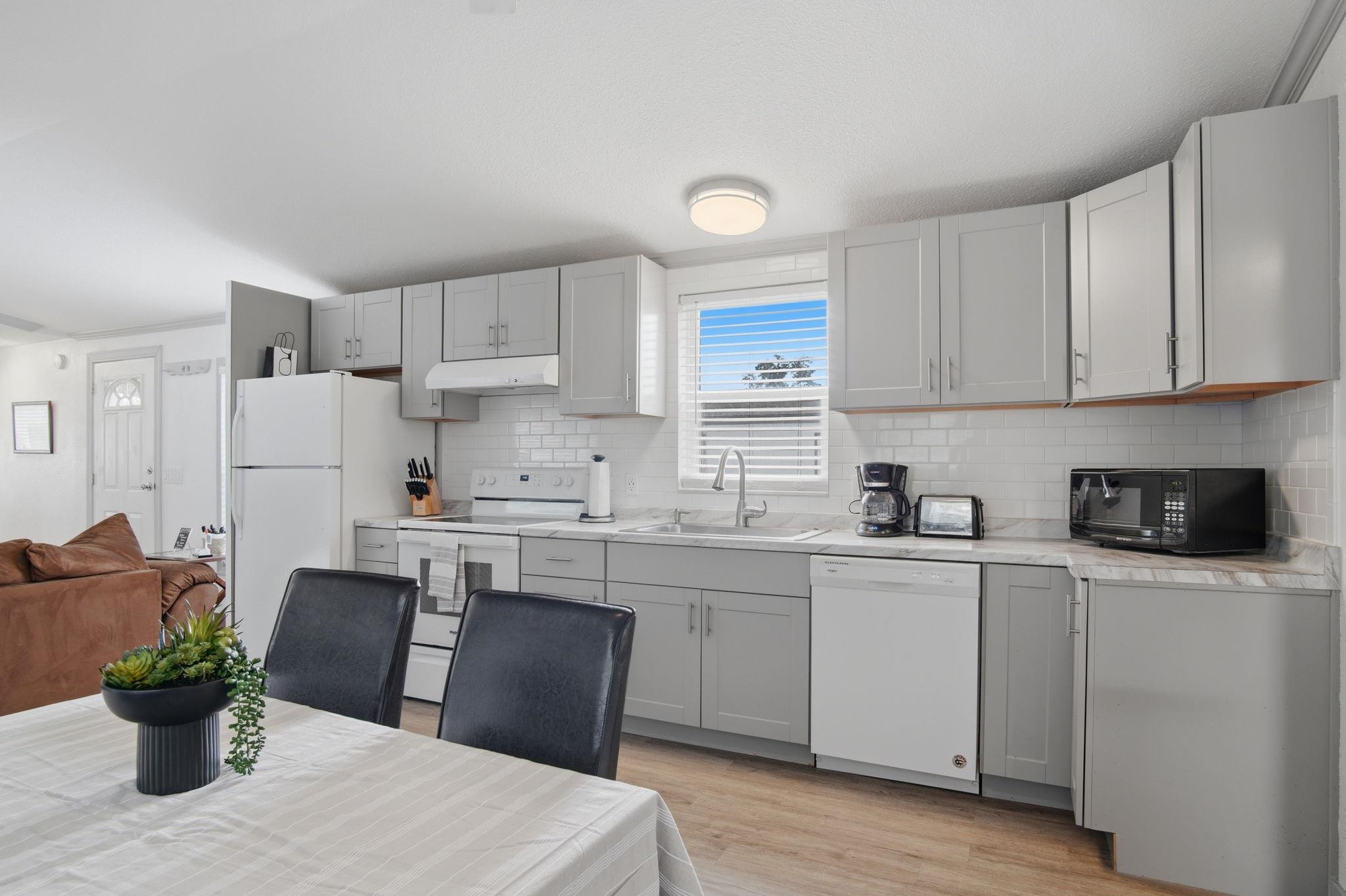 2201 N Craig Rd - Photo 3