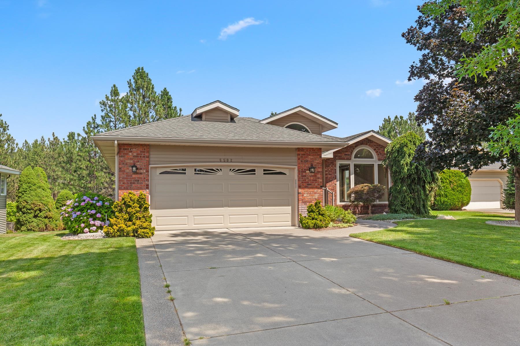 6502 N Park View Ln - Photo 1