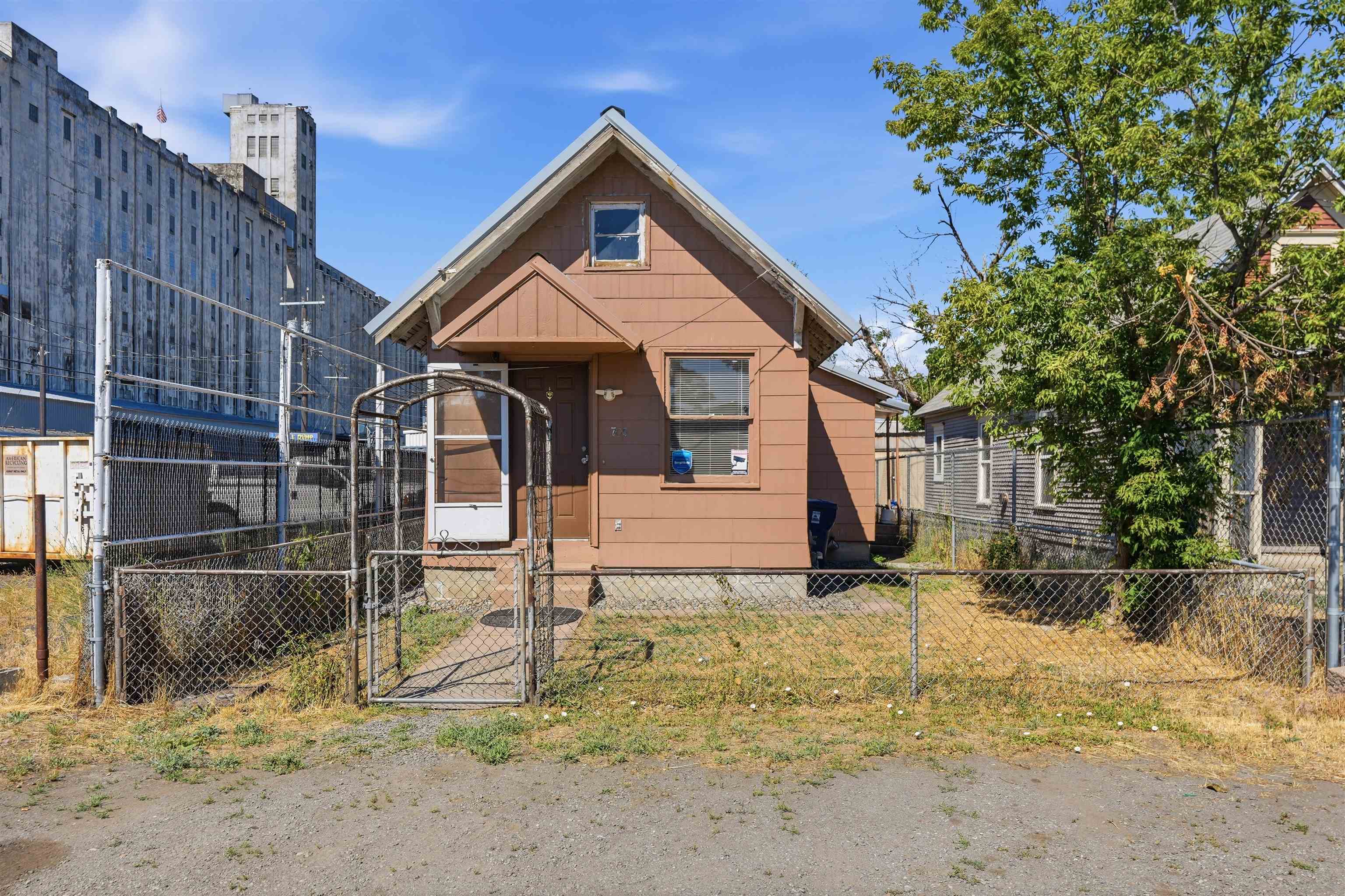 705 N Altamont St - Photo 1