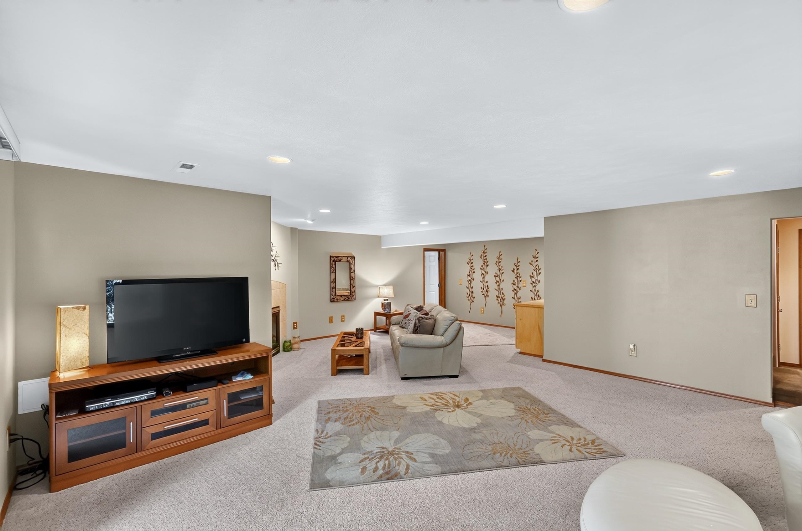 813 E Golden Rd - Photo 28