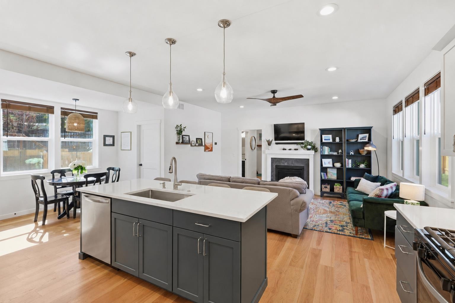 806 E 10th Ave - Photo 12