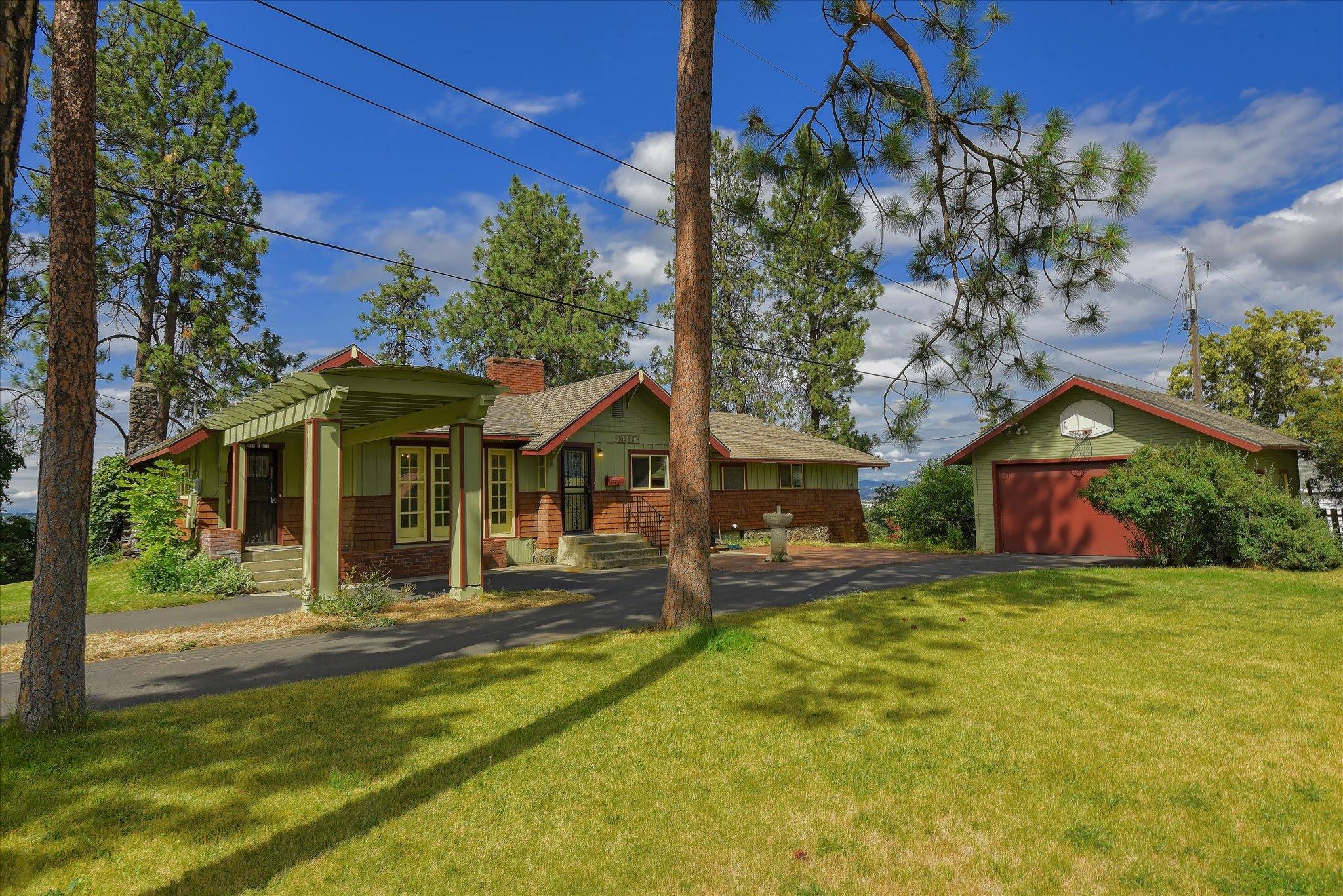 2104 E 8th Ave - Photo 2