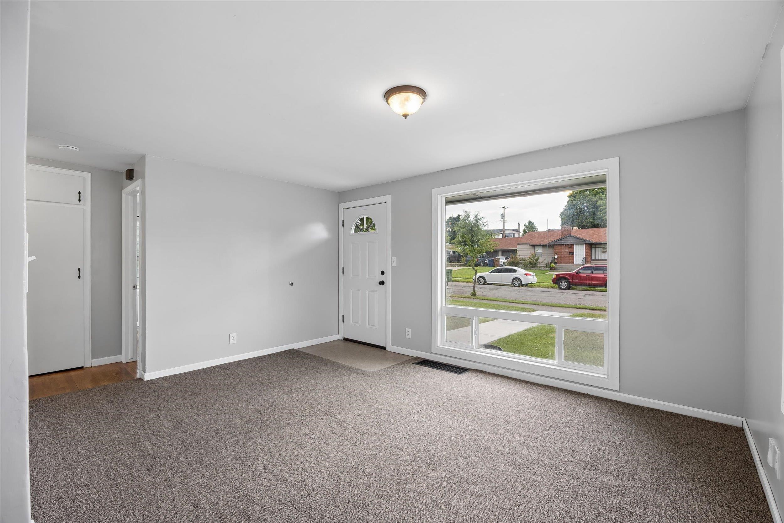 5828 N Milton St - Photo 7
