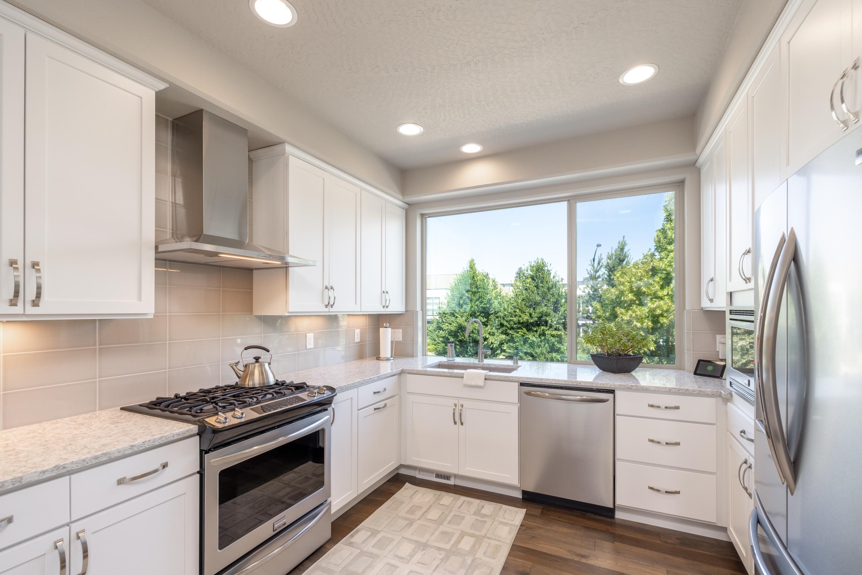 2377 W Summit Pkwy - Photo 5