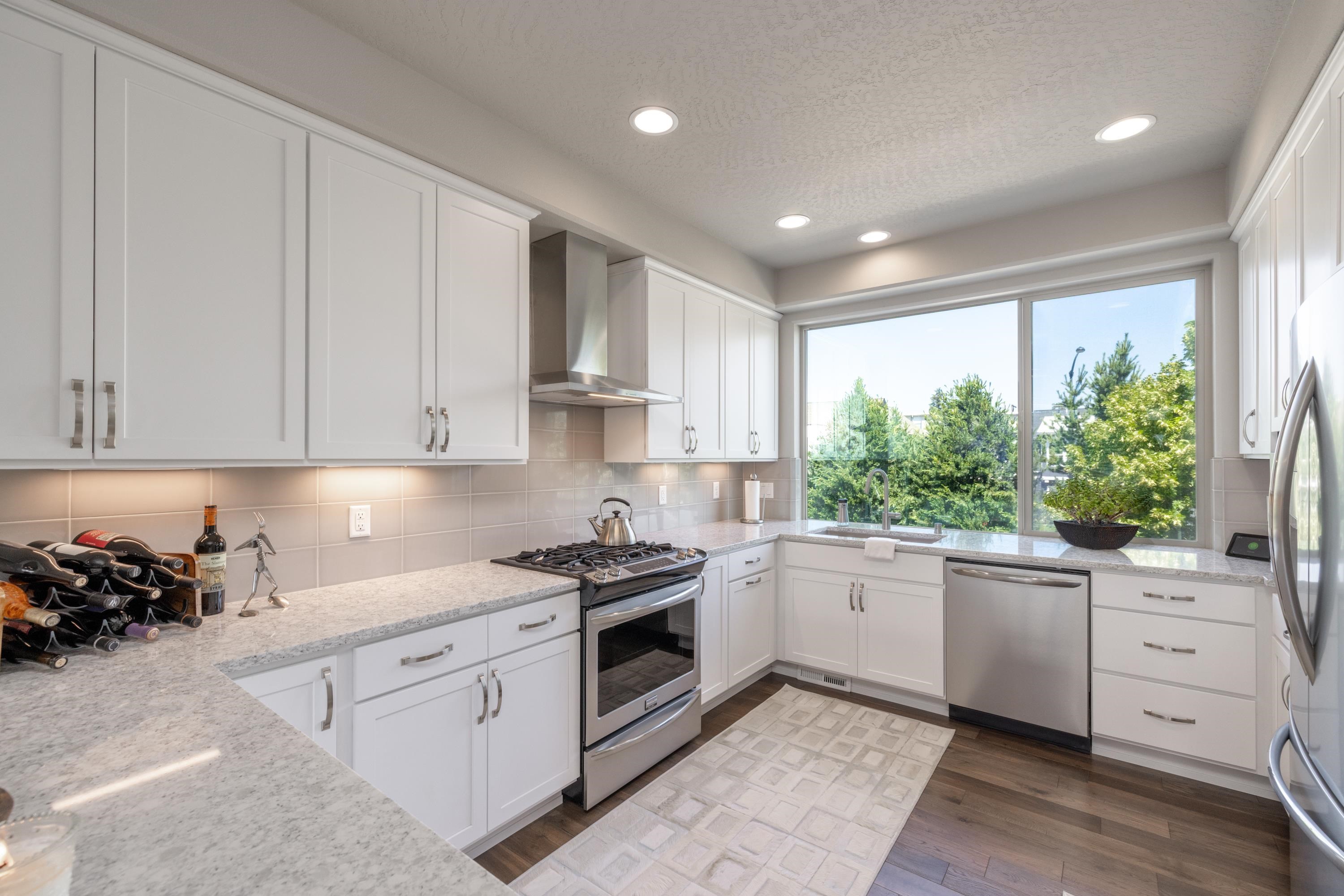 2377 W Summit Pkwy - Photo 6