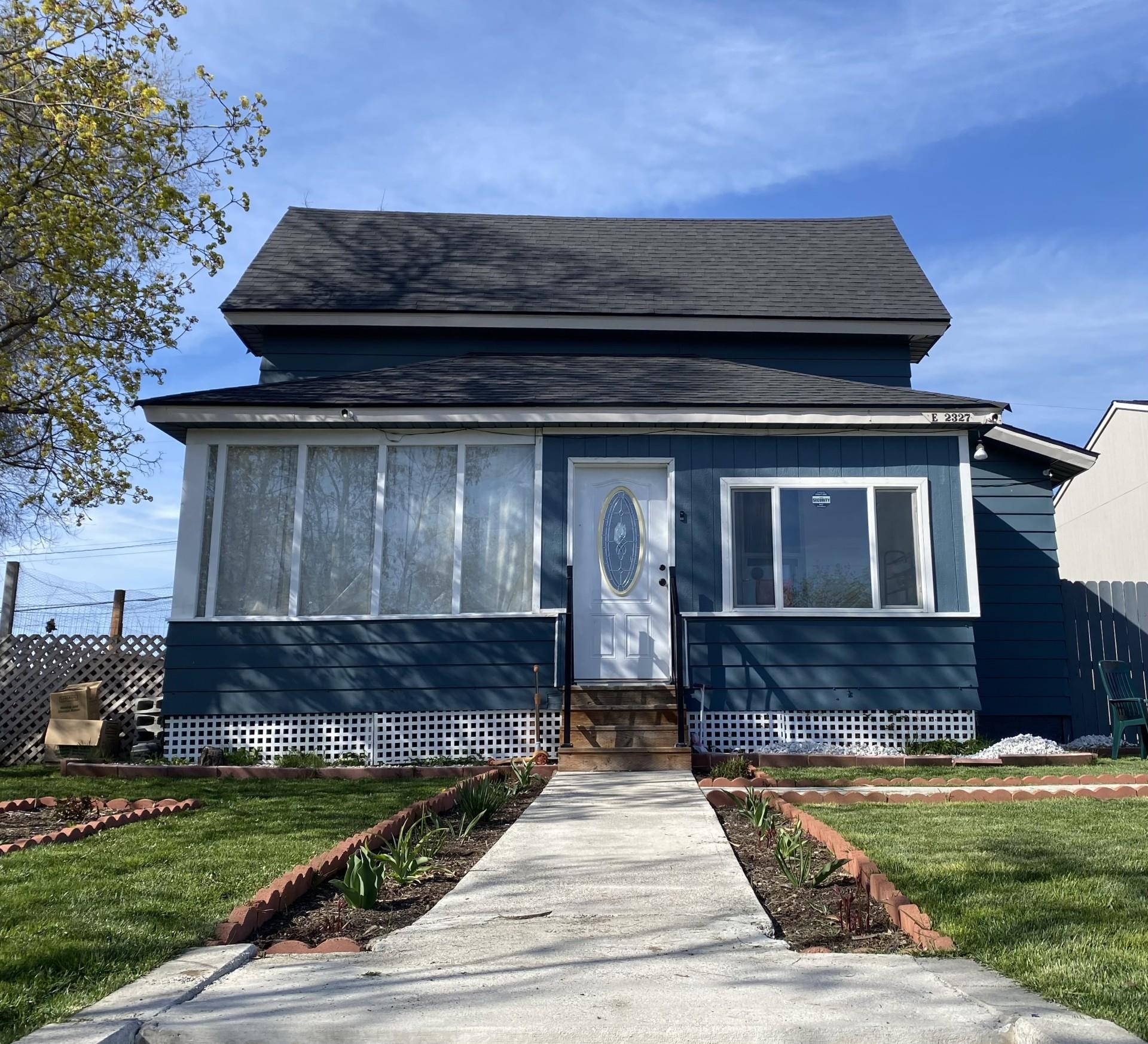 2327 E Longfellow Ave - Photo 1