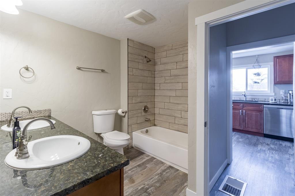 2327 E Longfellow Ave - Photo 11