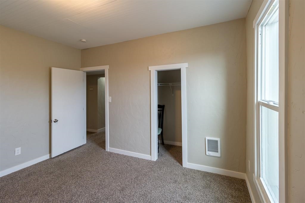 2327 E Longfellow Ave - Photo 13