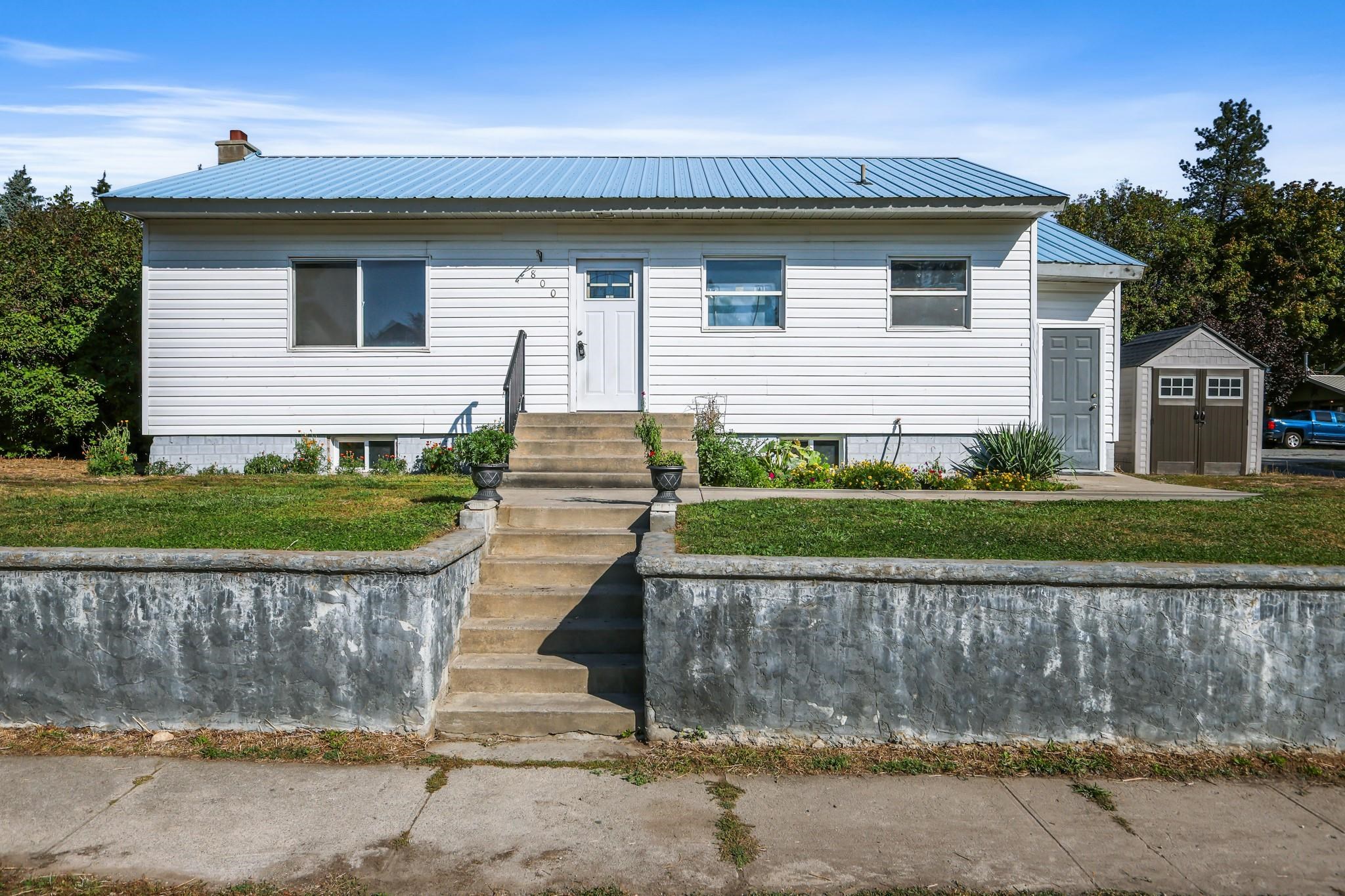 800 W 3rd St - Photo 1
