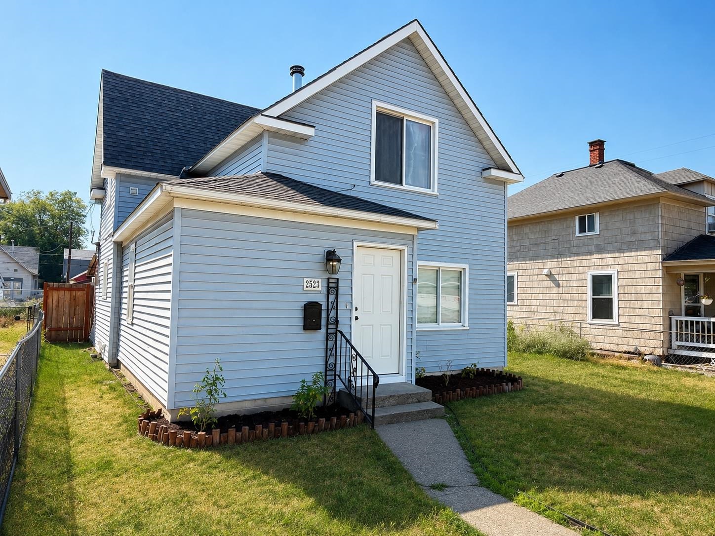 2523 N Nevada St - Photo 2