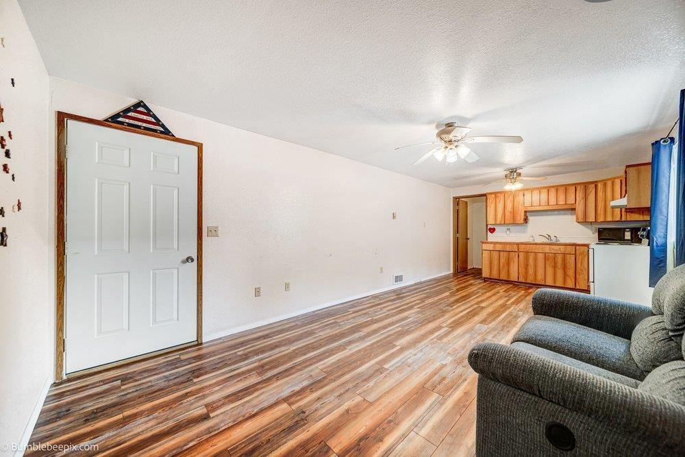 202 Airport Way - Photo 32