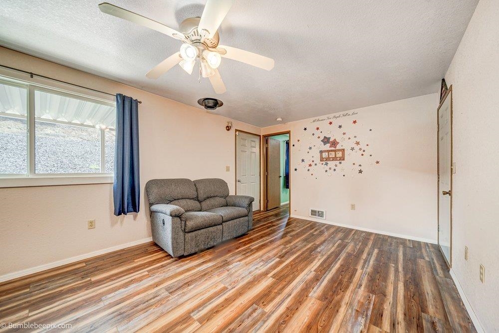 202 Airport Way - Photo 33