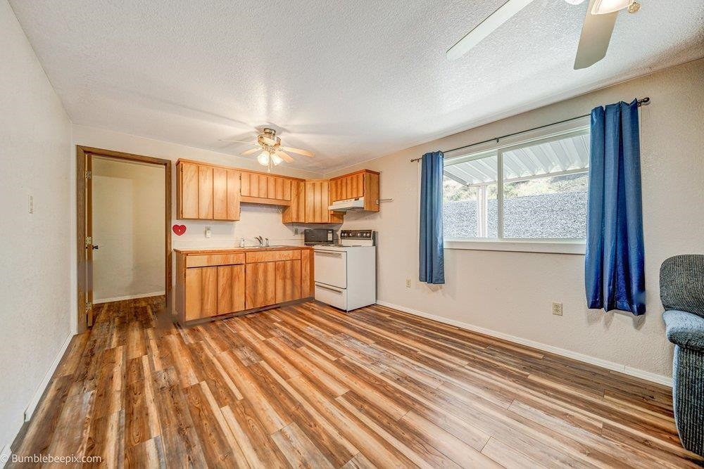 202 Airport Way - Photo 34