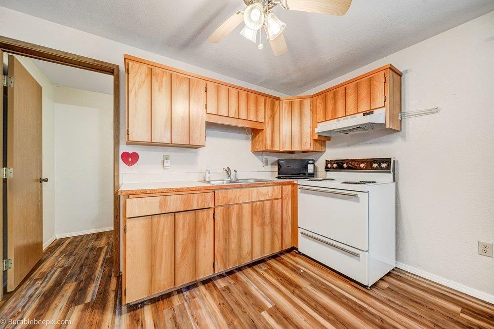 202 Airport Way - Photo 35