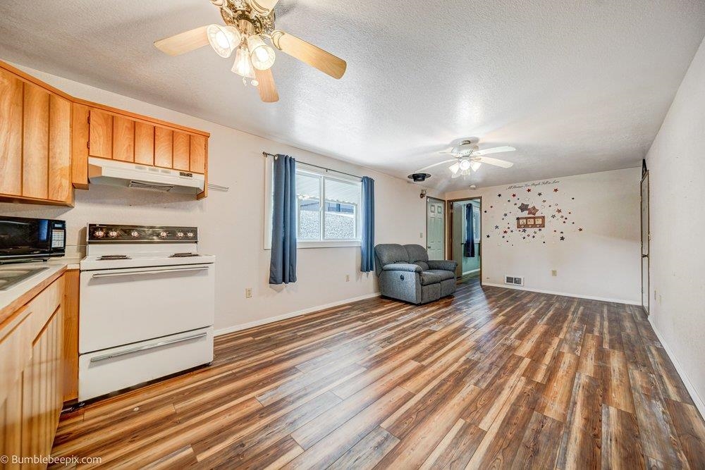 202 Airport Way - Photo 36
