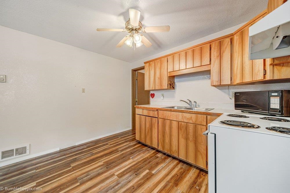 202 Airport Way - Photo 37