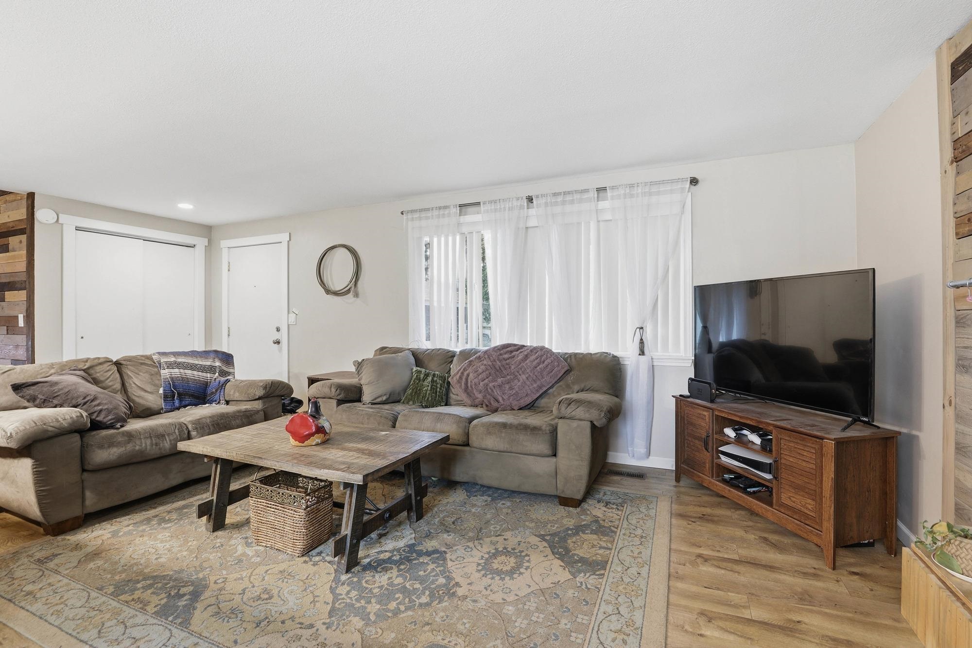 11319 E grace Ave - Photo 2