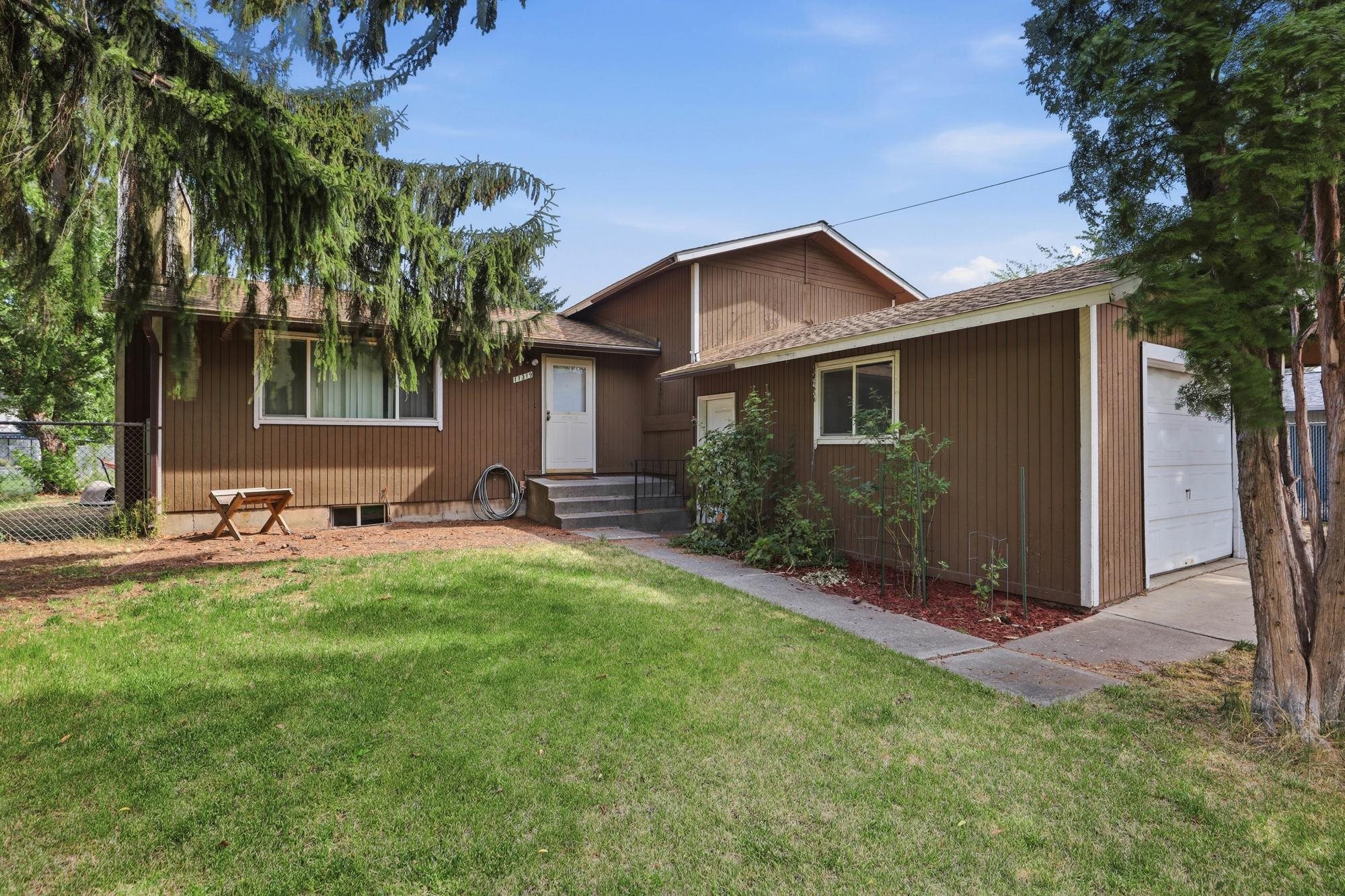 11319 E grace Ave - Photo 1