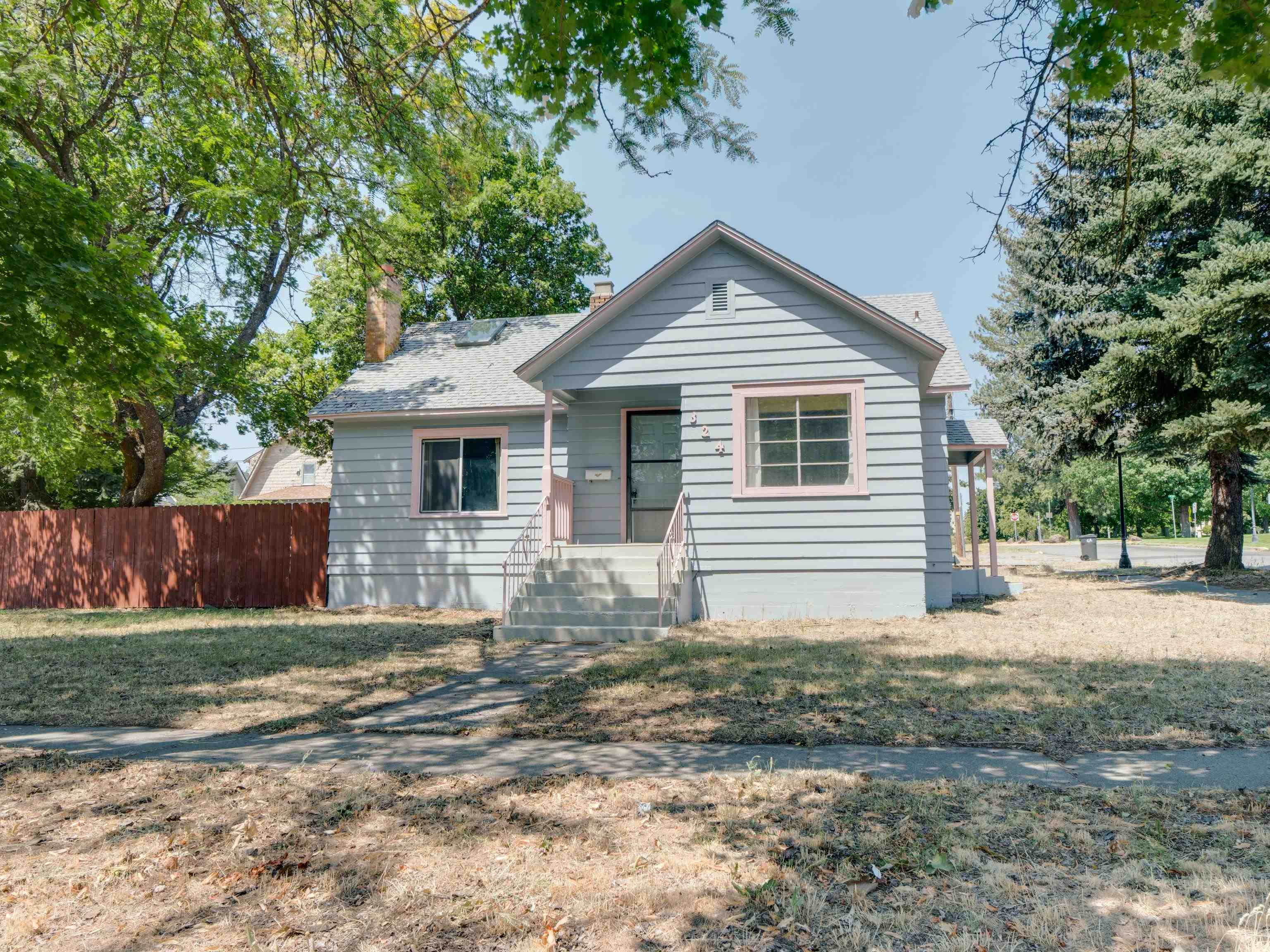 324 4th St - Photo 1