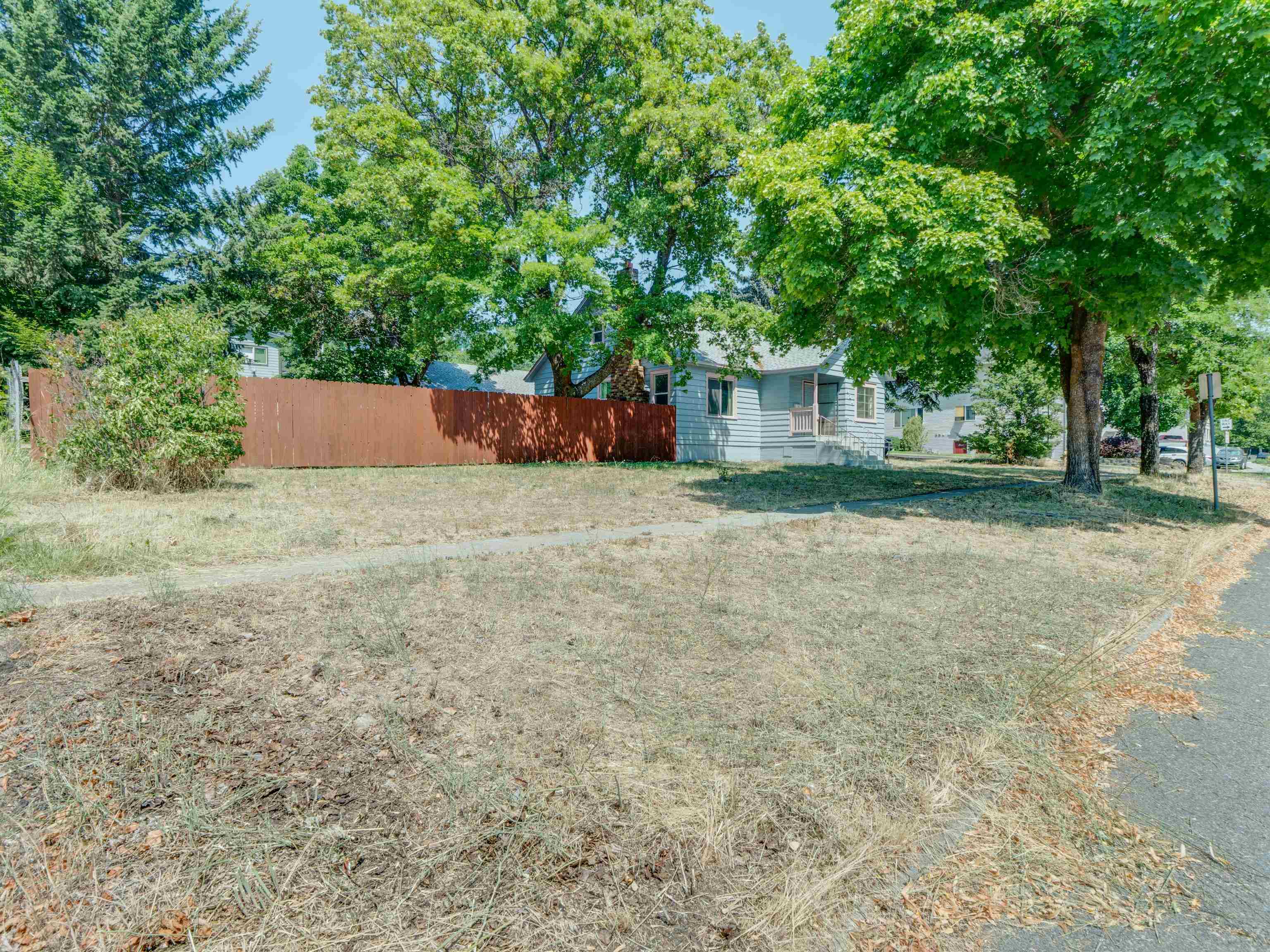 324 4th St - Photo 2