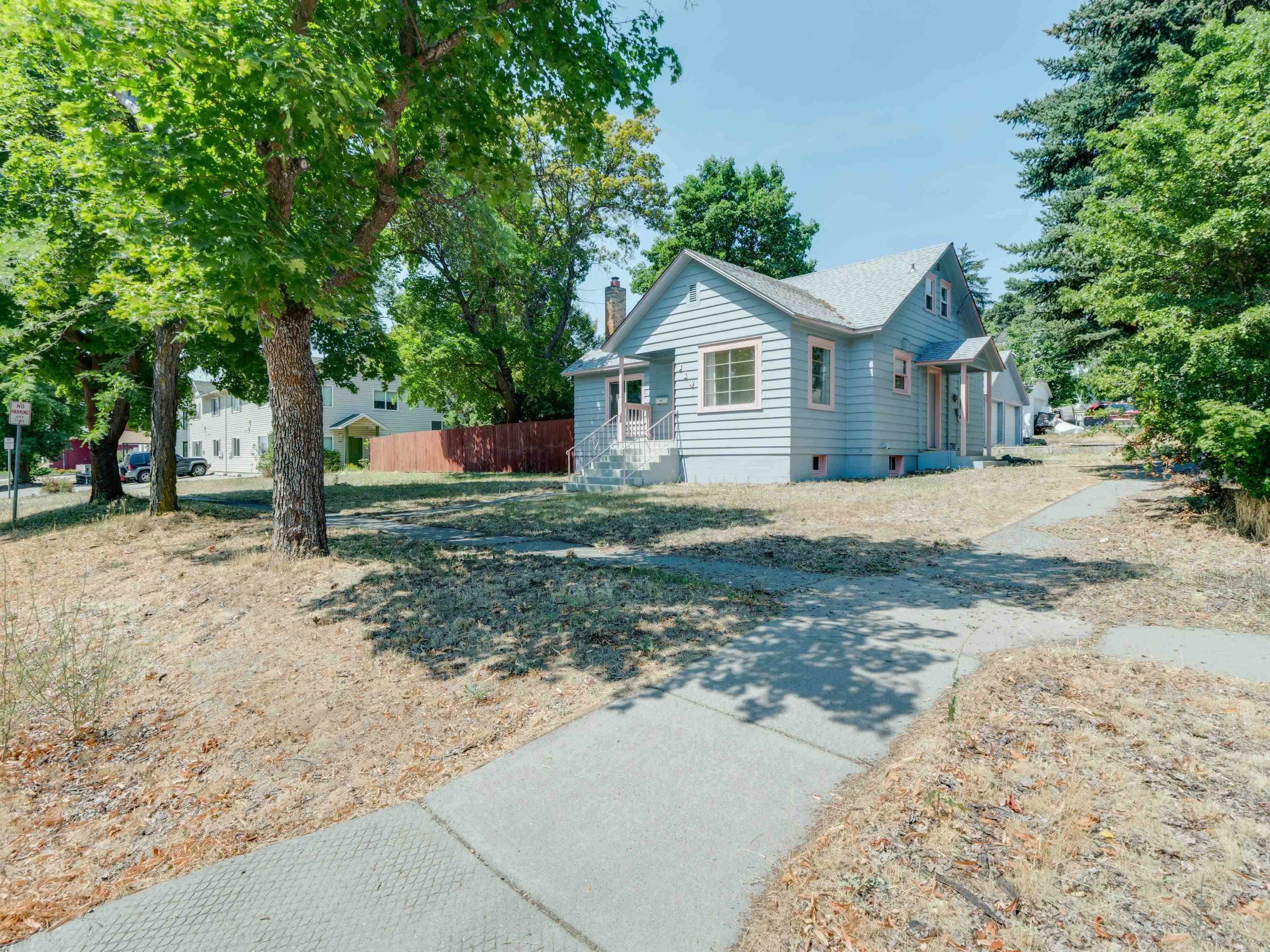 324 4th St - Photo 3