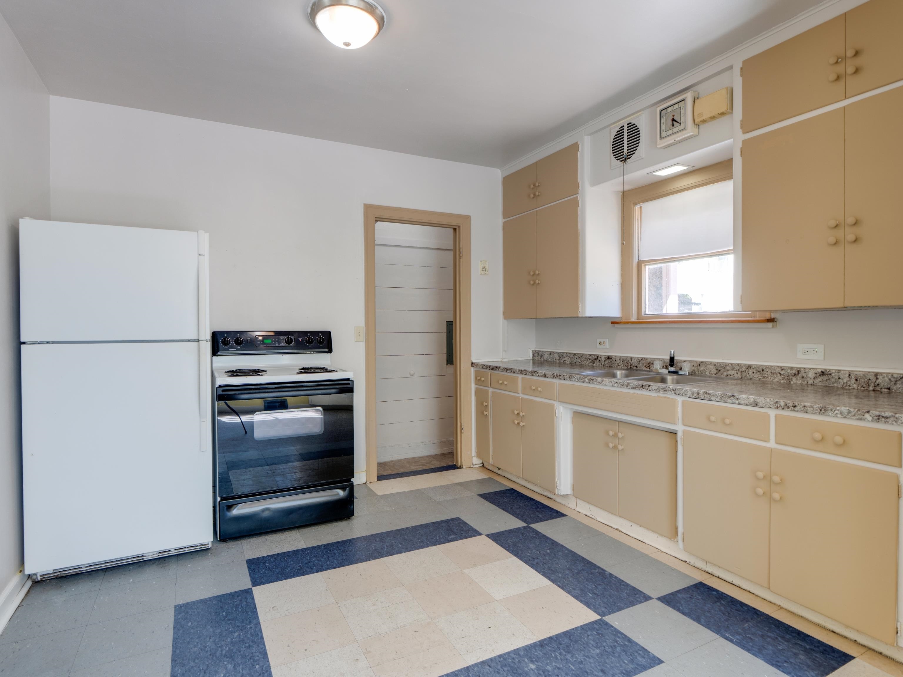 324 4th St - Photo 10