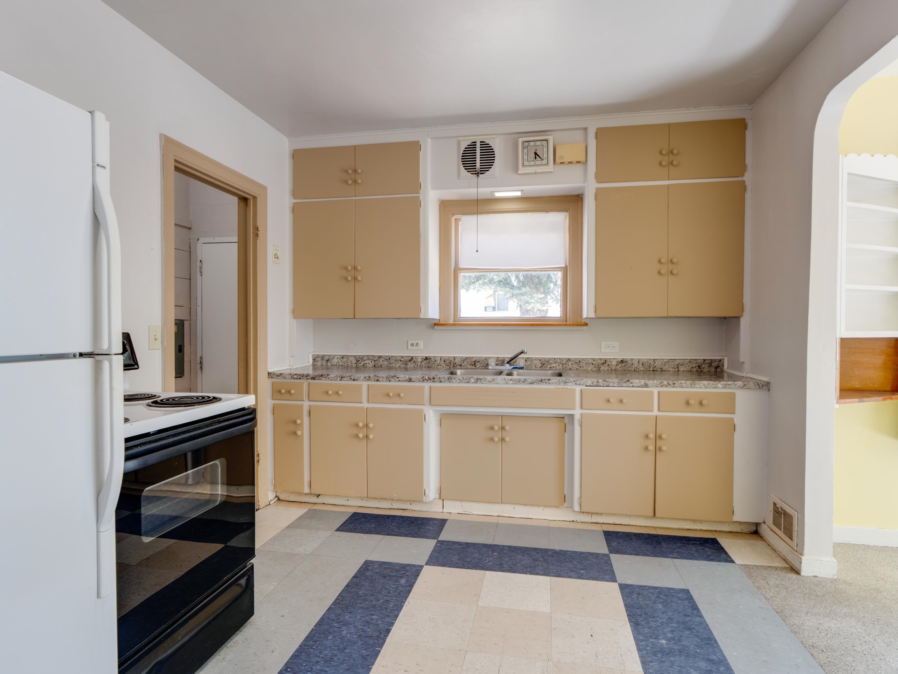 324 4th St - Photo 11