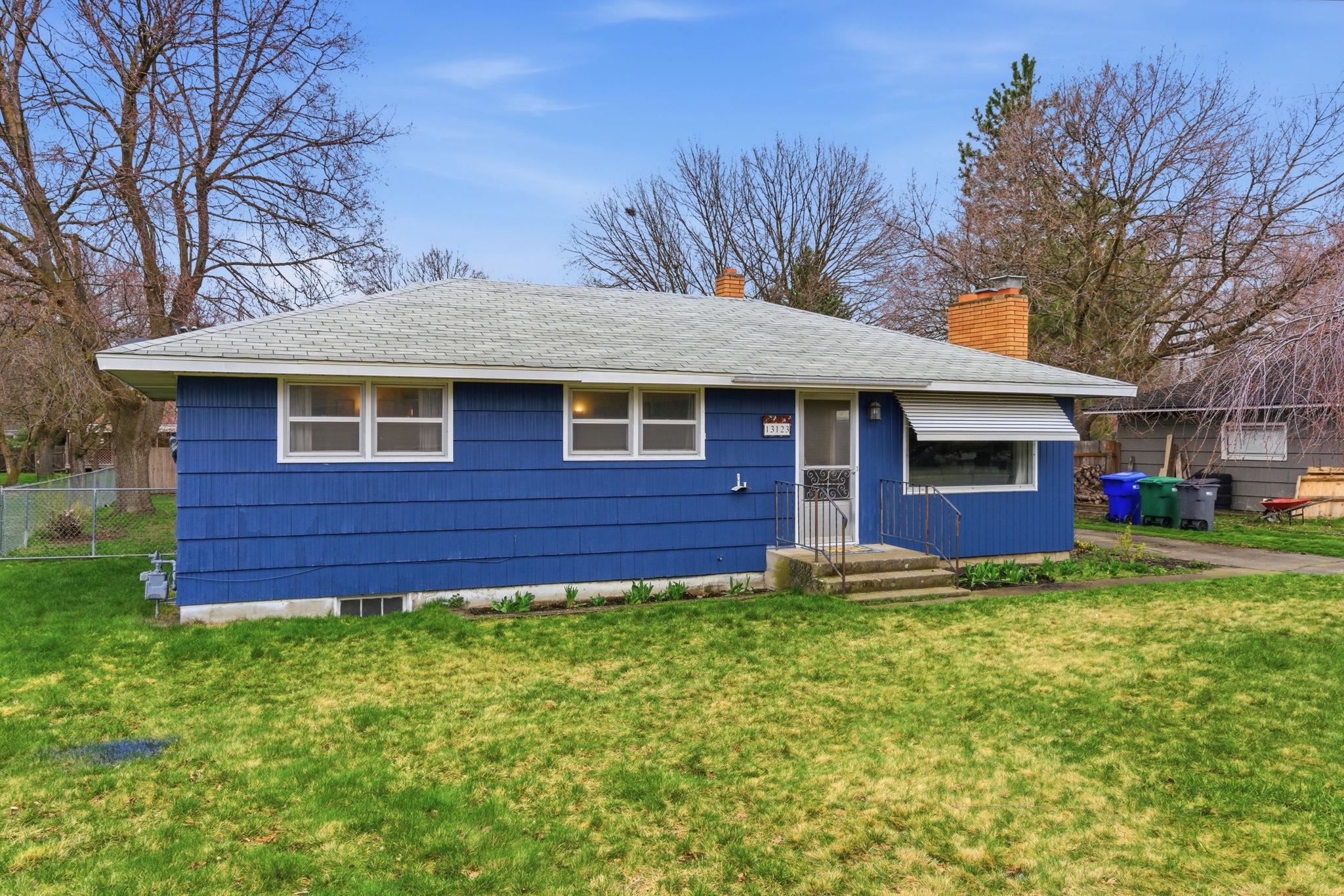 13123 E 5th Ave - Photo 2