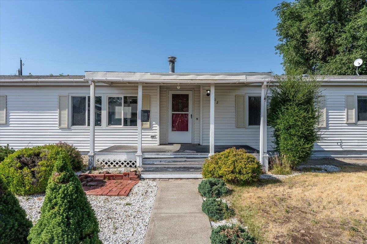 202 Marshall St - Photo 2
