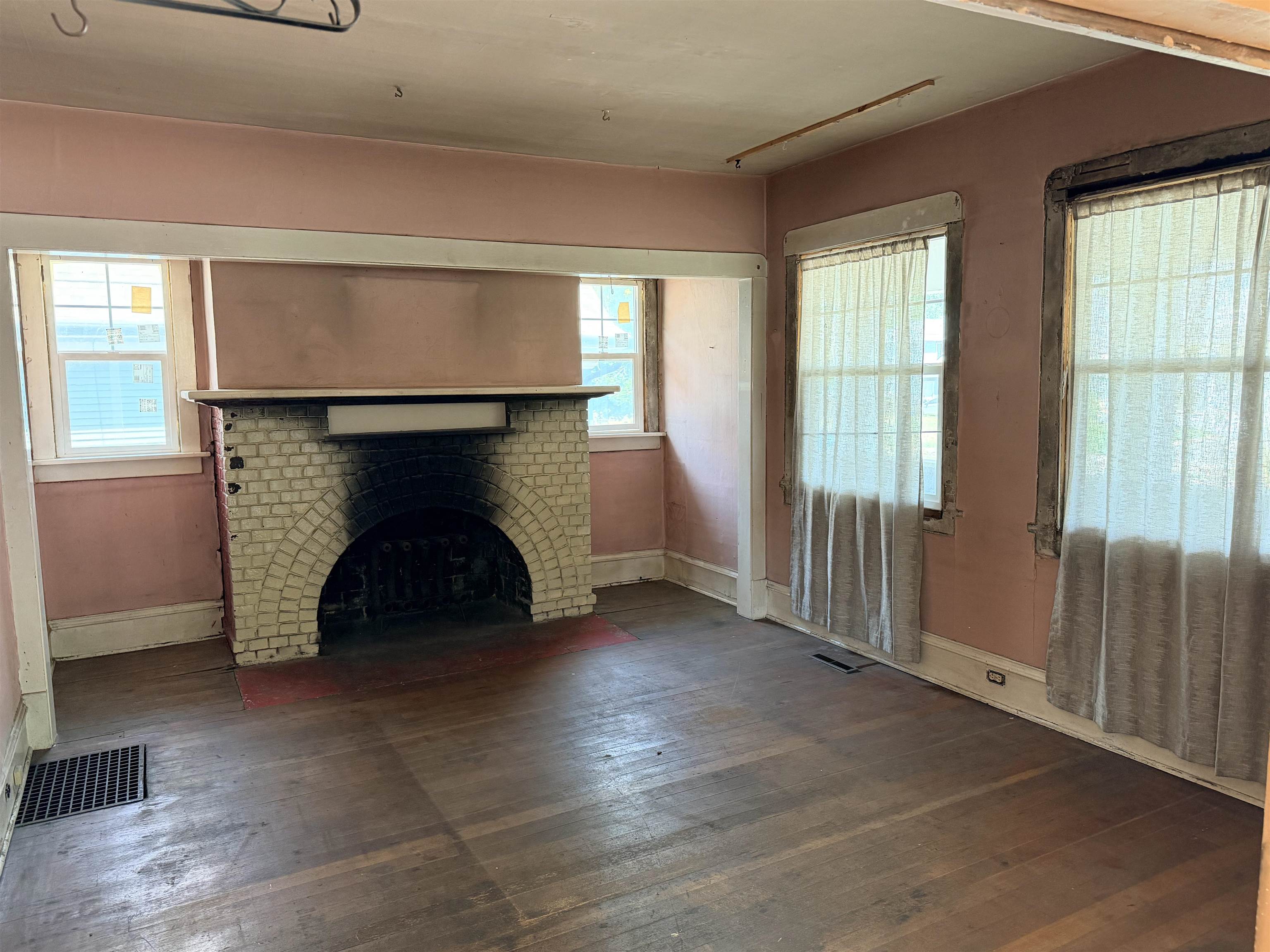 628 S ELM St - Photo 3