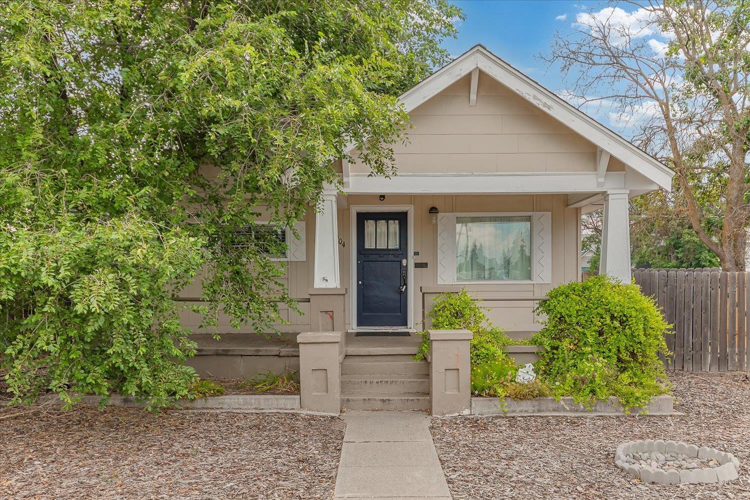 4004 N LINCOLN St - Photo 1