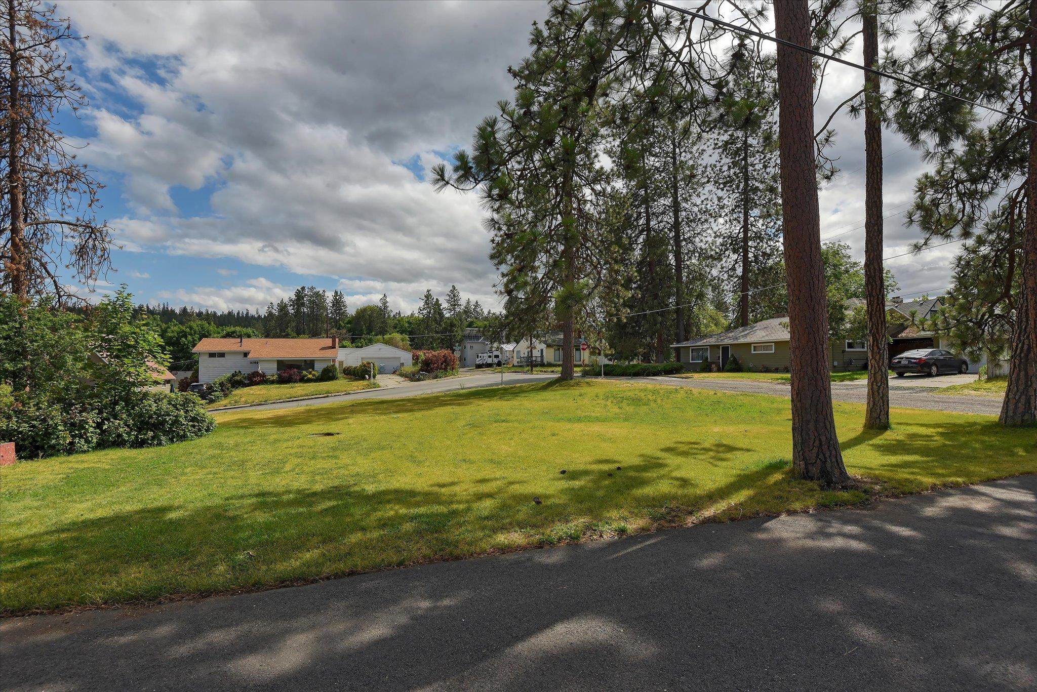 2109 E 9th Ave - Photo 1