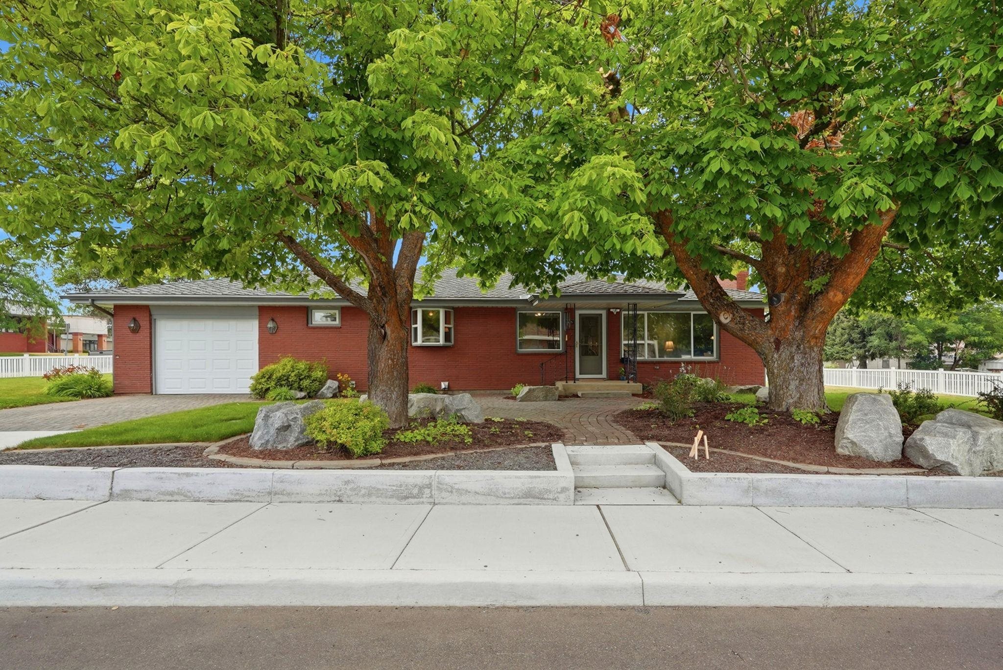 305 E Barker St - Photo 1