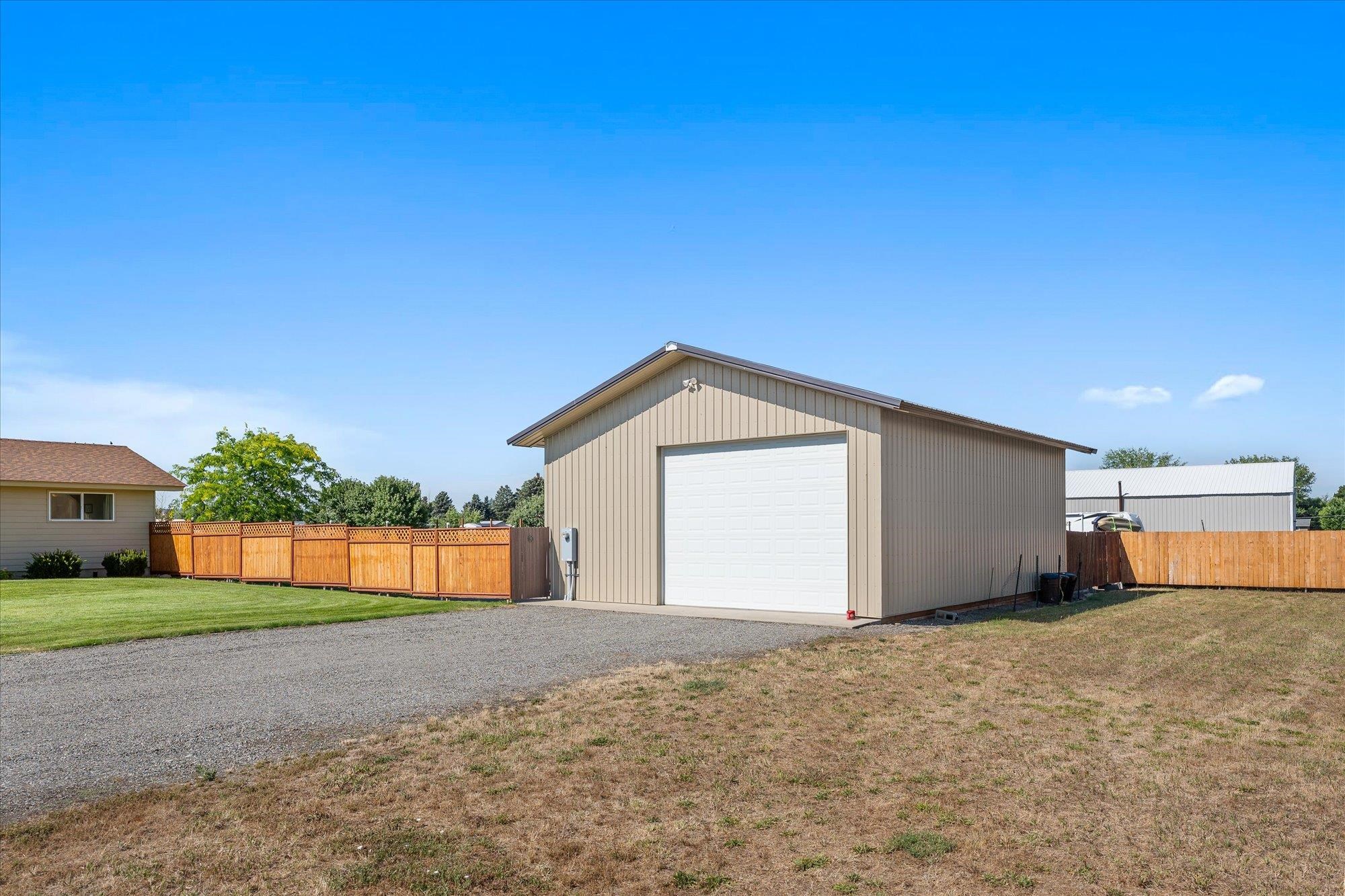 24106 Railroad Ave - Photo 2