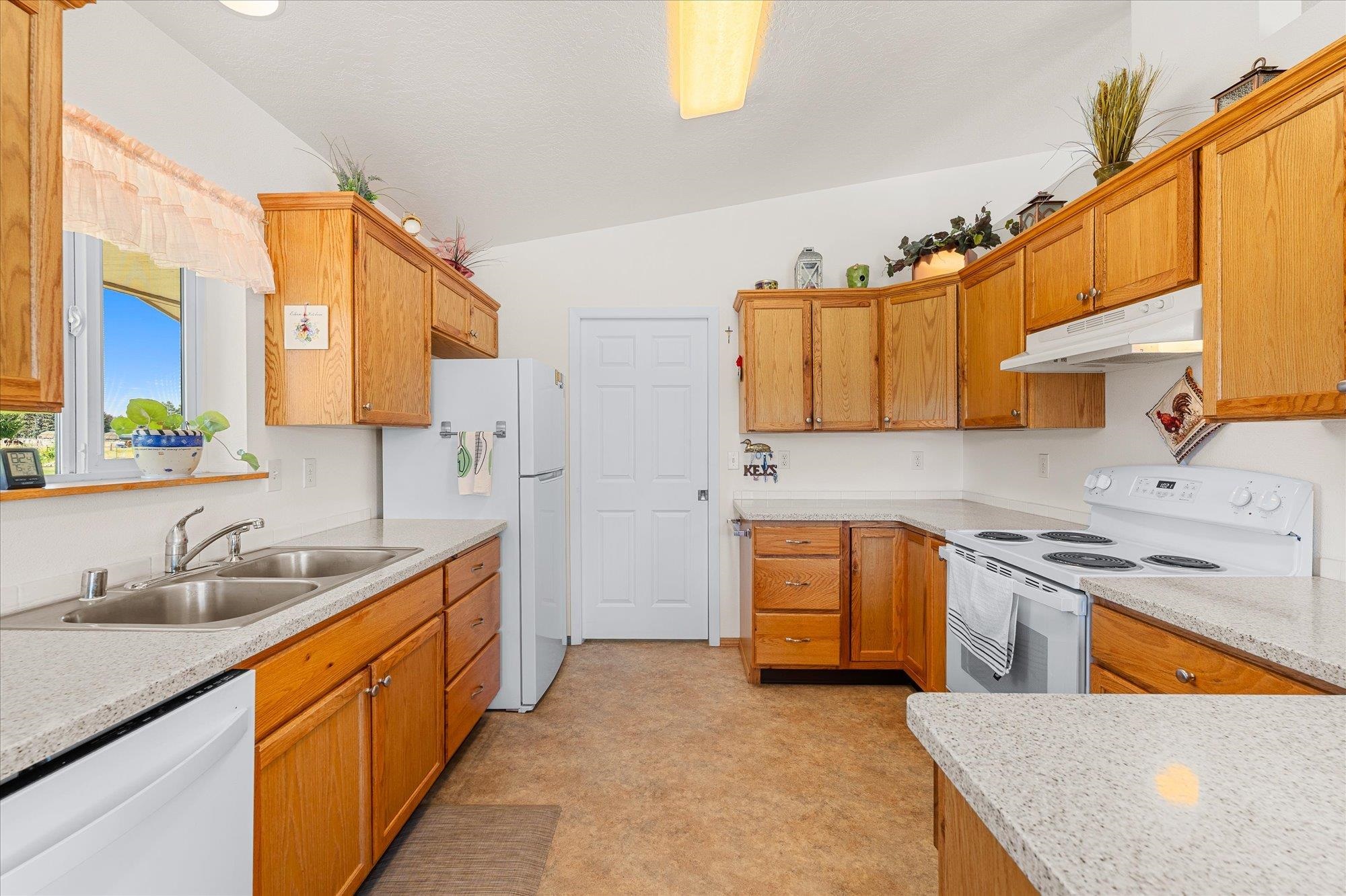 24106 Railroad Ave - Photo 8