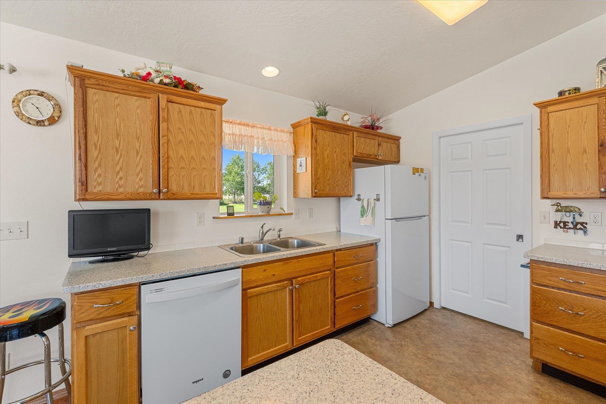24106 Railroad Ave - Photo 9