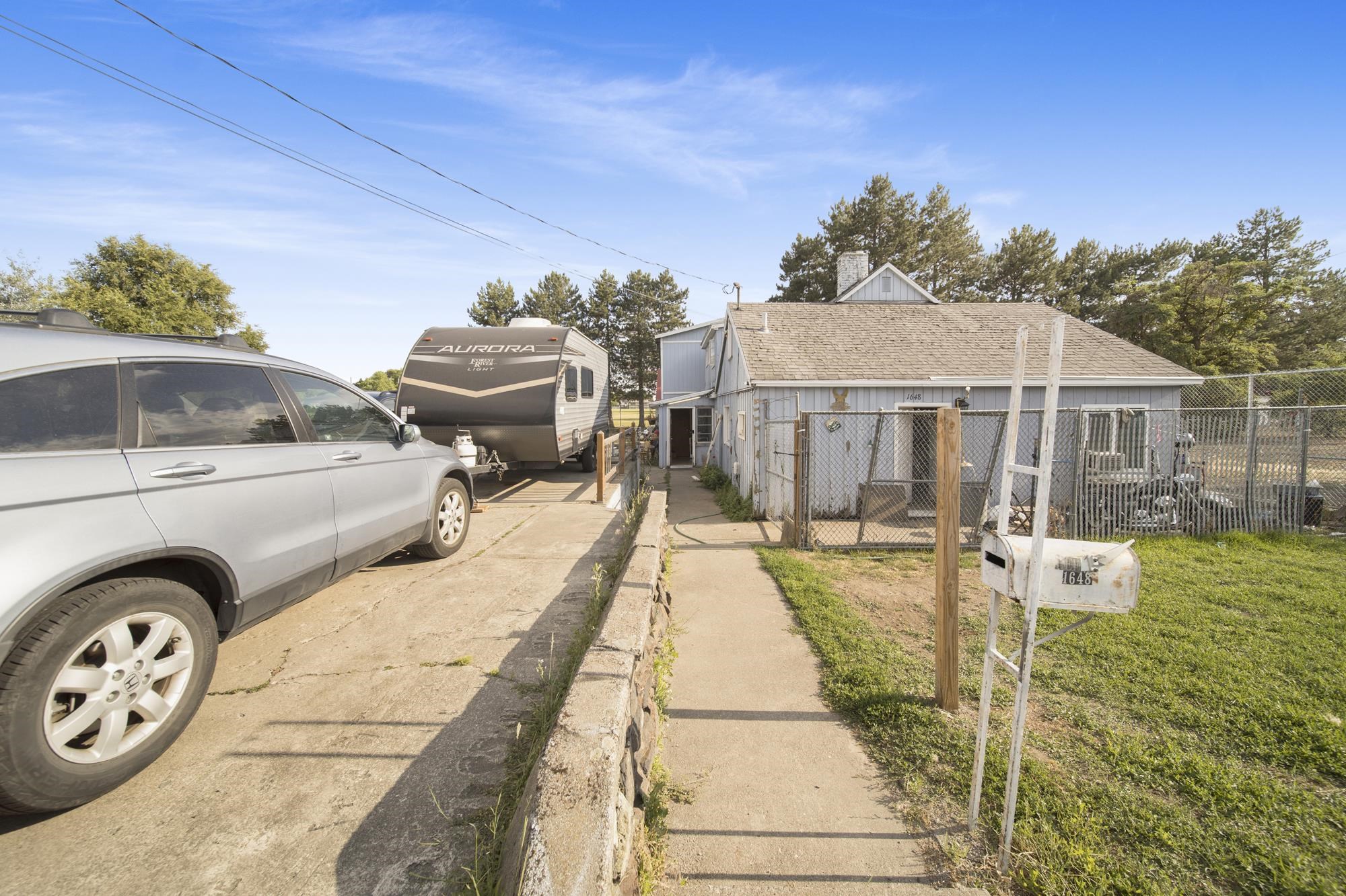 1648 E Rowan Ave - Photo 2