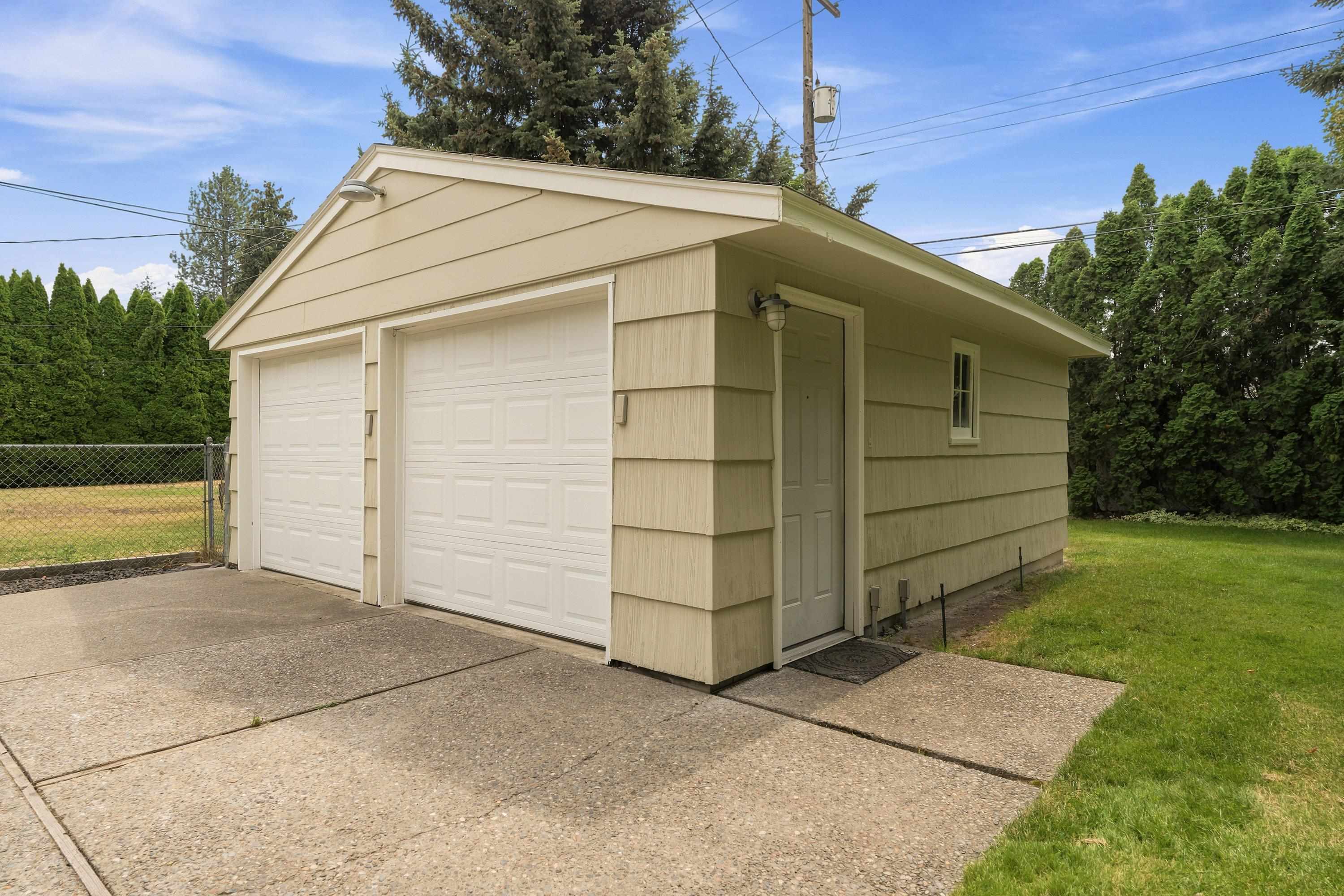 609 W Barnes Rd - Photo 38
