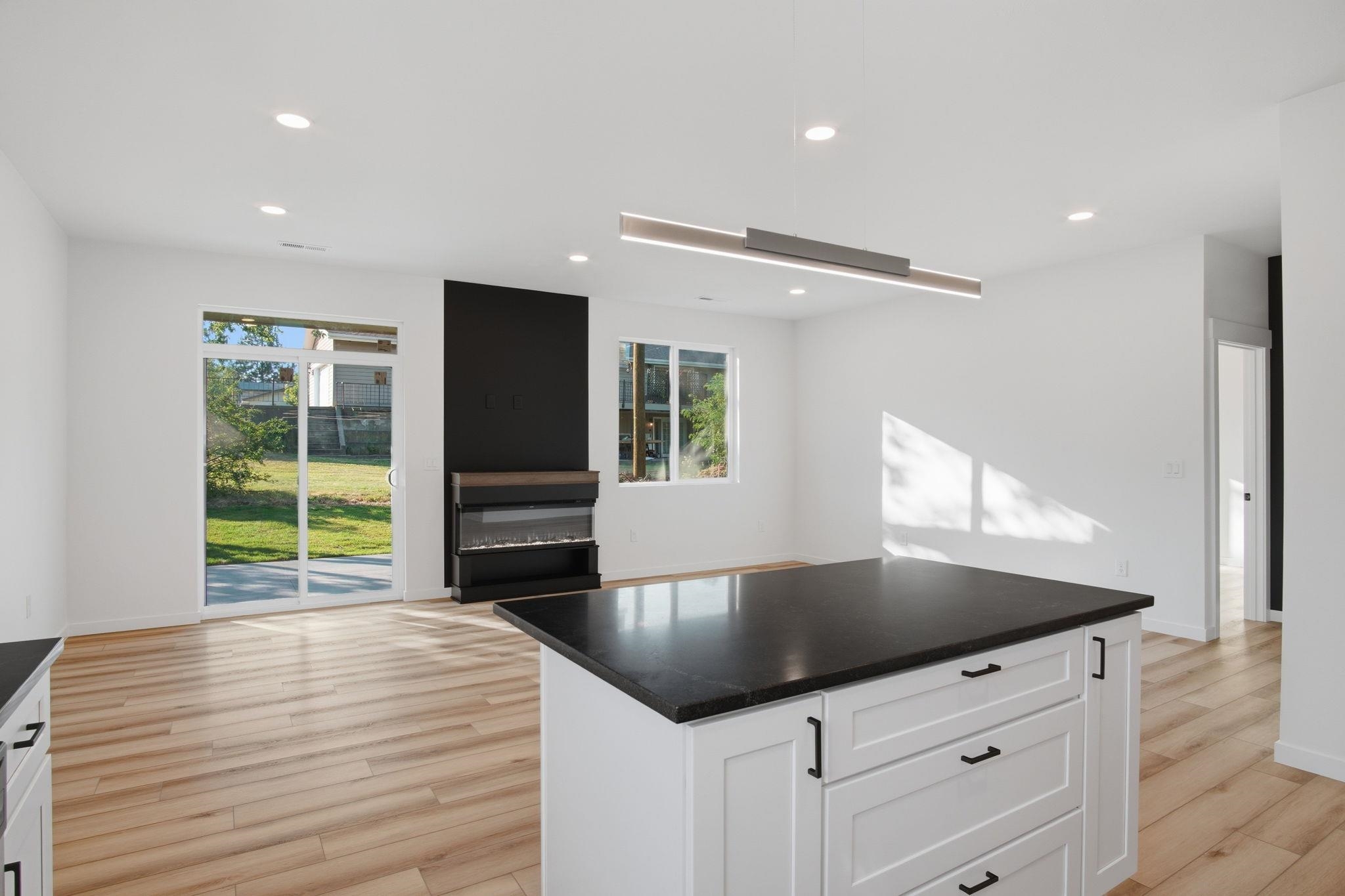1702 5TH St - Photo 7