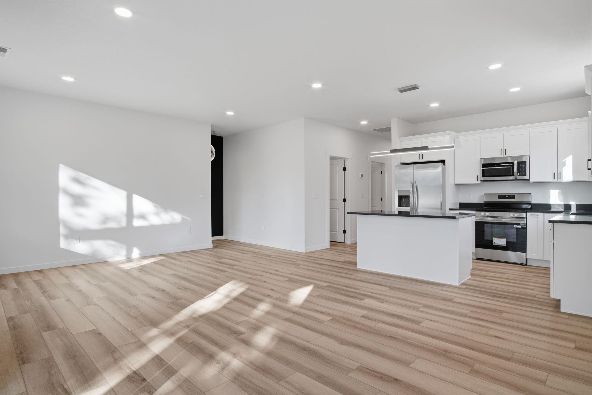 1702 5TH St - Photo 4